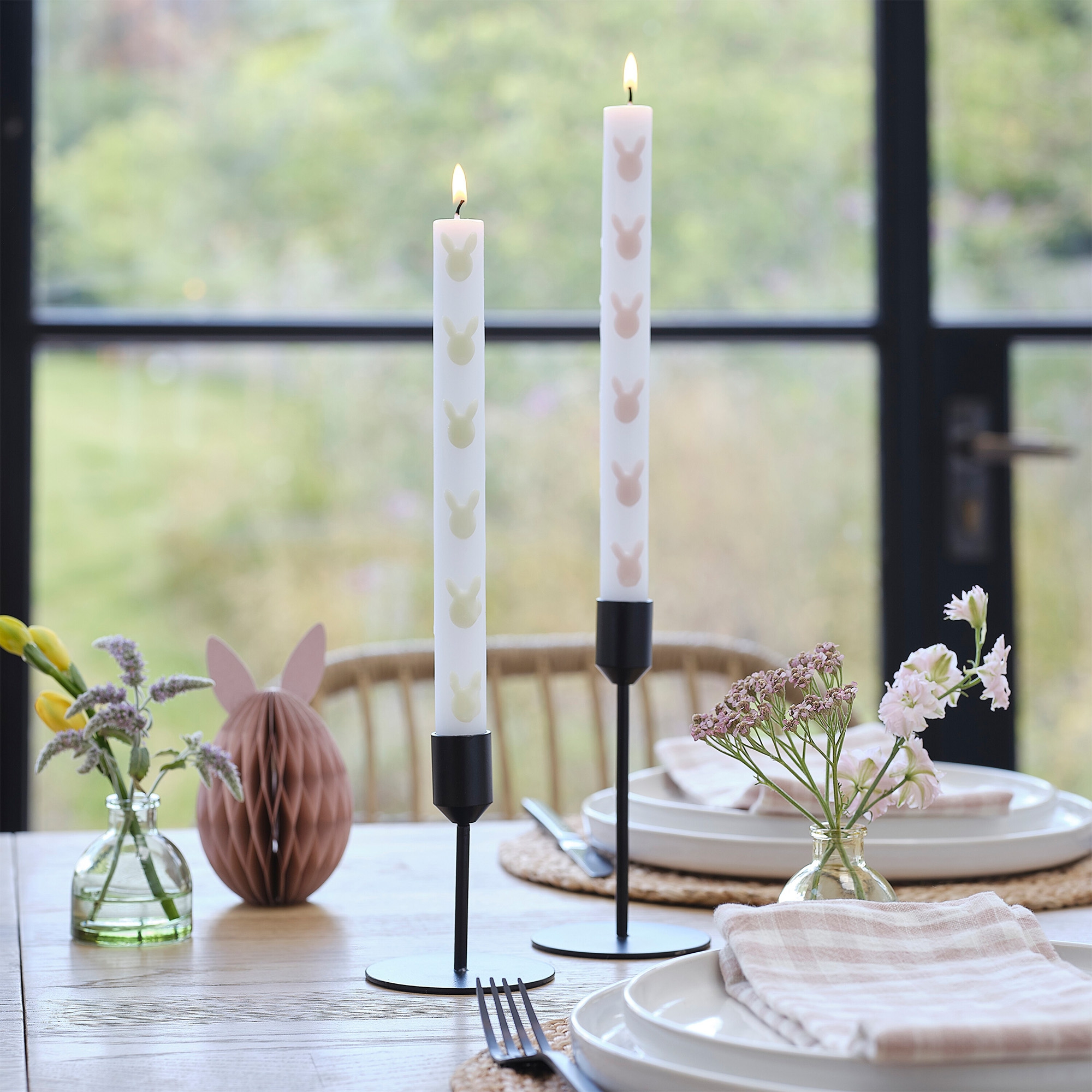 2 Kerzen mit Osterhasen Motiv 2 Kerzen mit Osterhasen Motiv