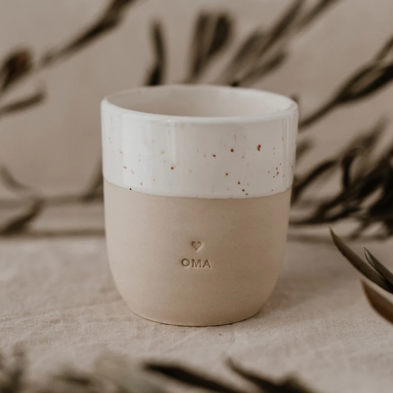 Eulenschnitt - Steingut-Becher "Oma" Eulenschnitt - Steingut-Becher "Oma"