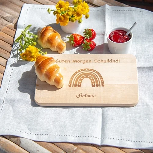 Holzbrett, Frühstücksbrett, Croissant, Erdbeeren, Marmelade