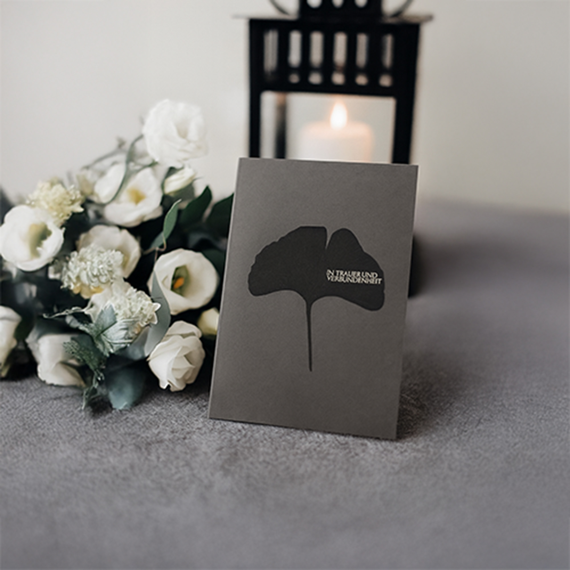 Räder Design - Trauerkarte "In Trauer und Verbundenheit" Blume, Pflanze, Rose, Kerze