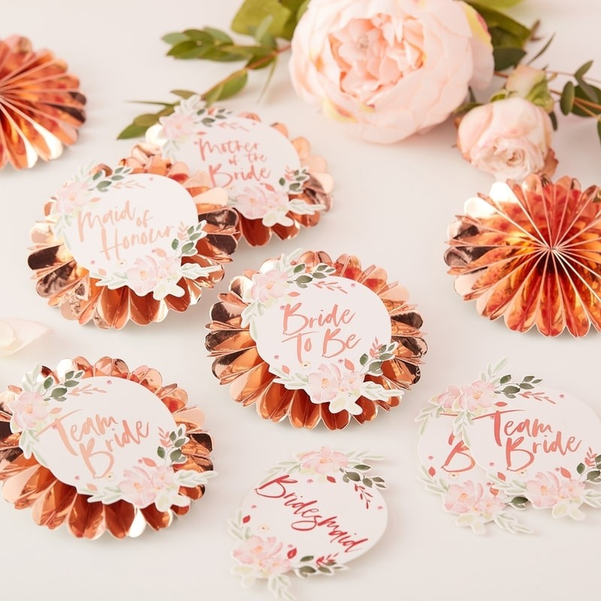 Floral Hen Party 6 Team Bride Floral Abzeichen mit Beschriftung und Anstecker & 12 Stück zum Ankleben