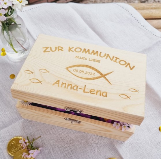 Geschenkbox Kommunion mit "Name & Datum" Geschenkbox Kommunion mit "Name & Datum"