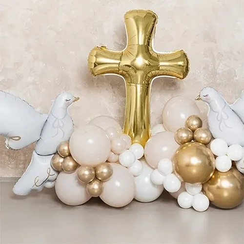 golden cross, balloon arch, tauben ballon, christliche deko, ballons in perlenoptik