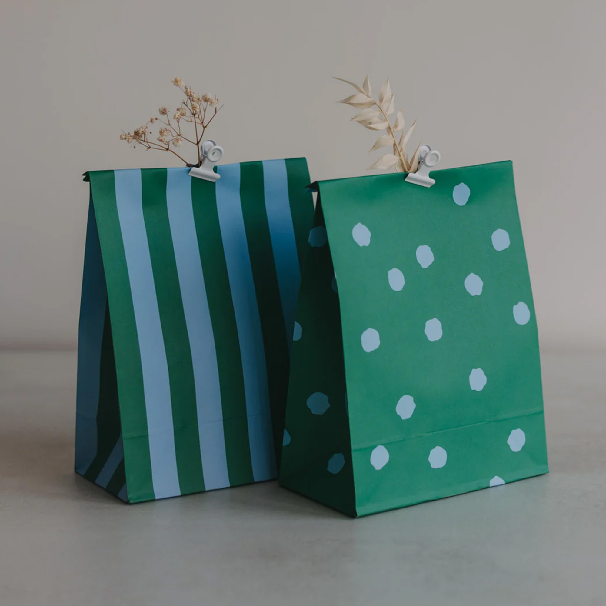 Eulenschnitt - 6er Set Papiertüten "Streifen & Punkte" Blau S Geschenkverpackung, Papiertragetasche, Streifendruck, Grün, Punktrand