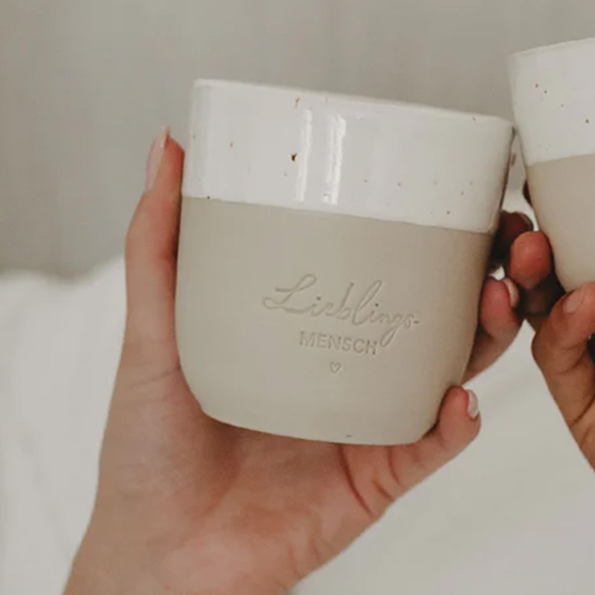 Eulenschnitt - Steingut-Becher "Lieblingsmensch" Eulenschnitt - Steingut-Becher "Lieblingsmensch"