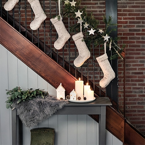 5867e8bcfd05d49ae7c500945ef6674ddfe79641 Kerze, Person, Treppe, Schuh, Weihnachtsdekorationen