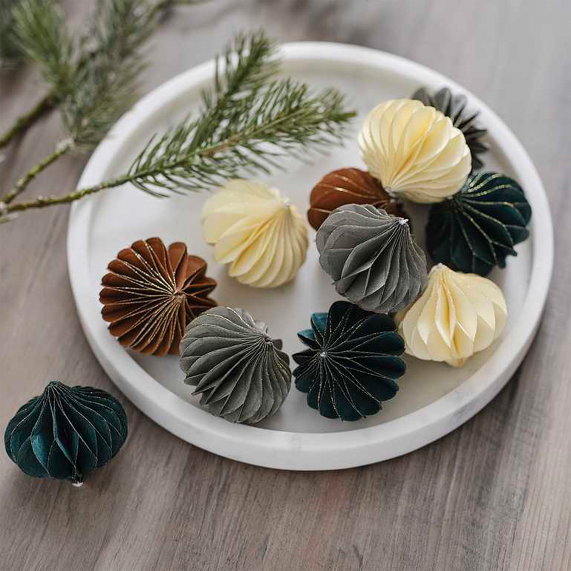 4 Weihnachtsbaumanhänger in Wabenform 4 Weihnachtsbaumanhänger in Wabenform