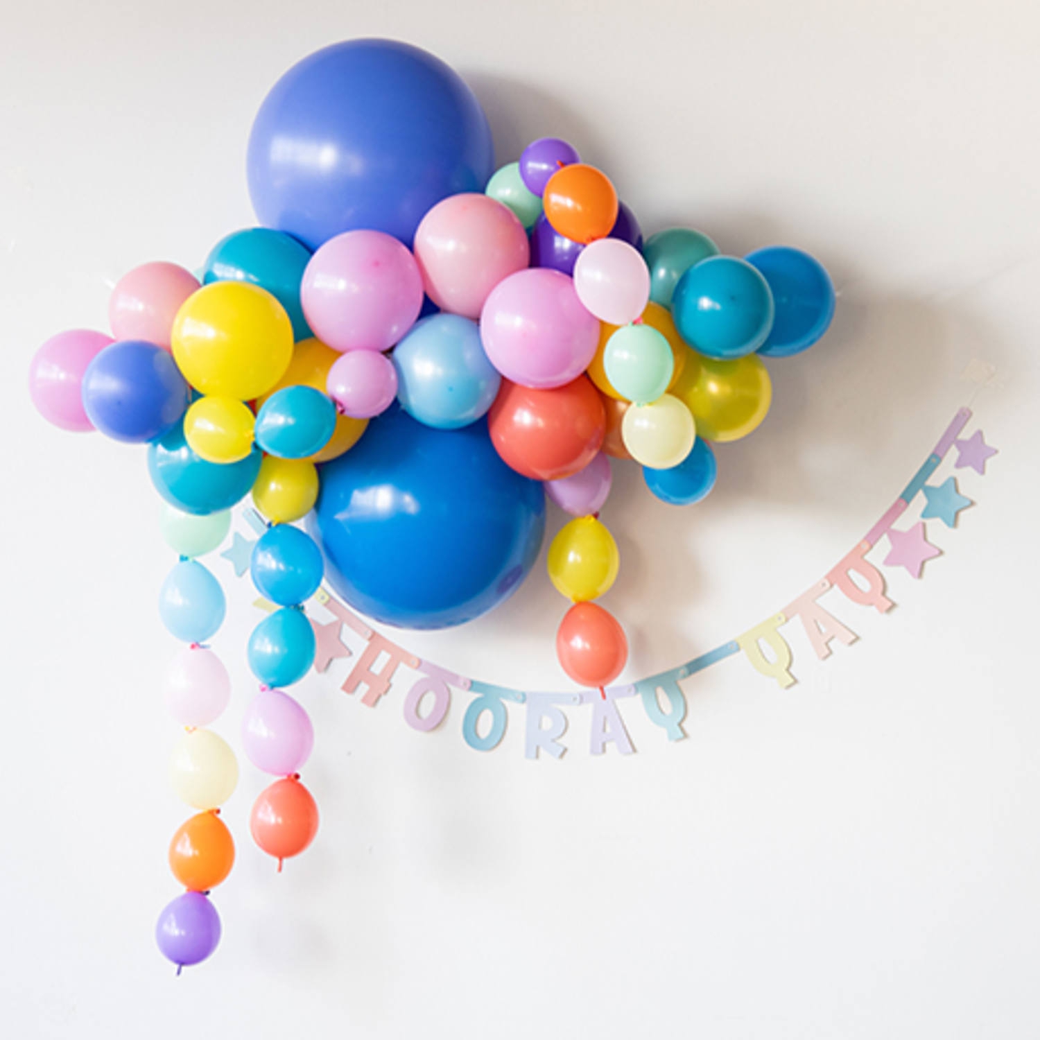 Buchstabengirlande "Hooray Yay" mit Sternen