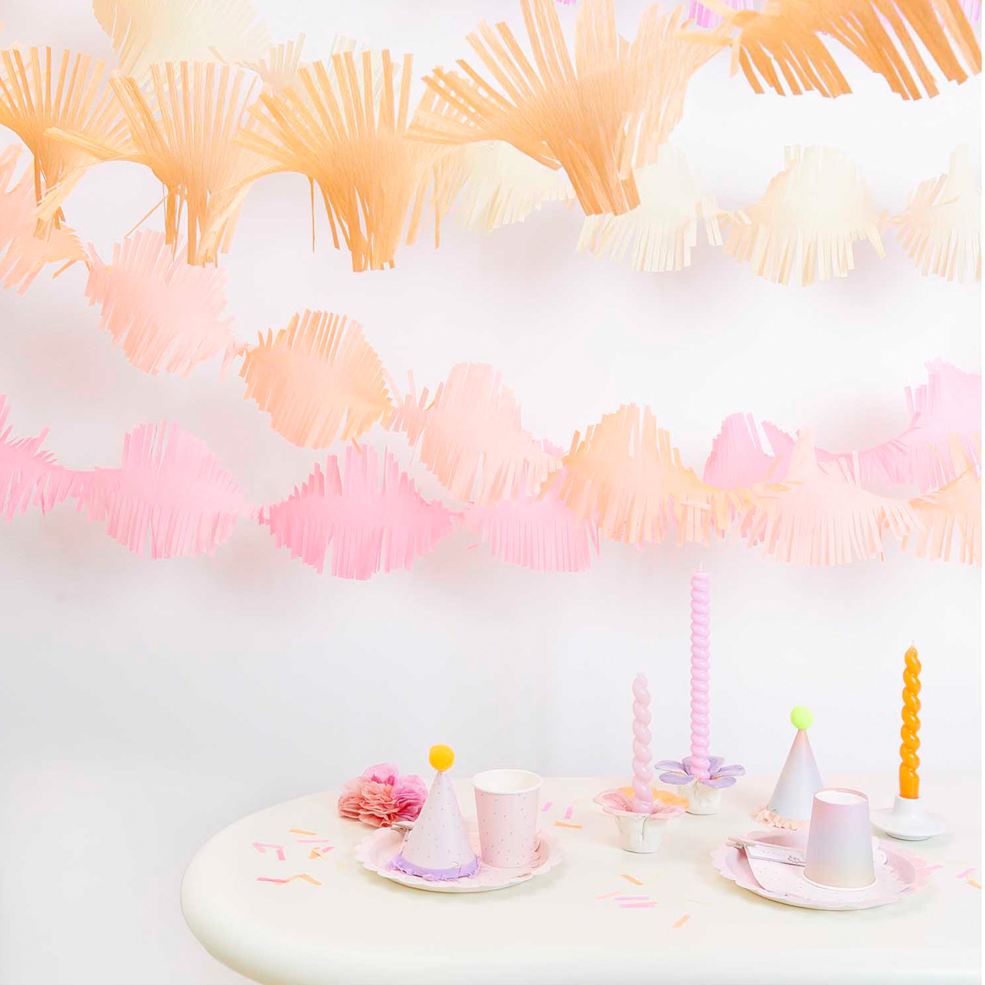 7 Krepp Girlanden "Blüten Mix" je 3 m 7 Krepp Girlanden "Blüten Mix" je 3 m