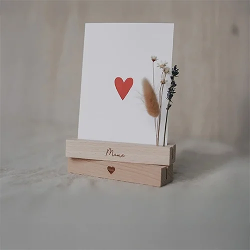 Karte, Herz, Holzständer, Blumen, Minimalistisch