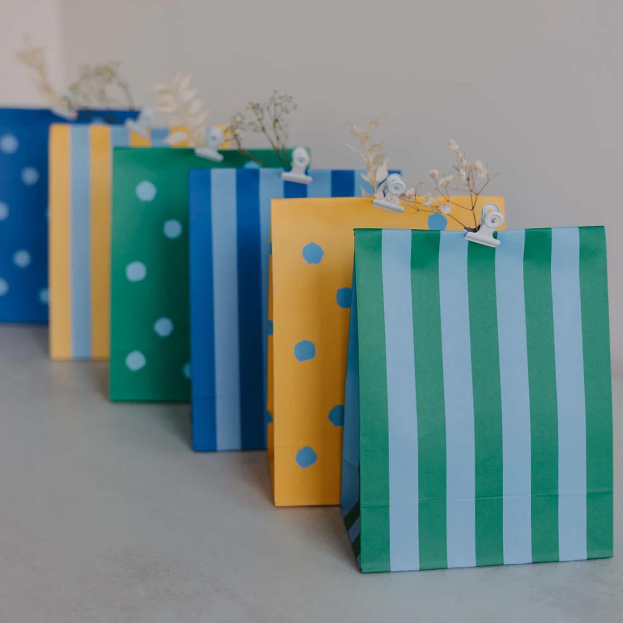 Eulenschnitt - 6er Set Papiertüten "Streifen & Punkte" Blau S Geschenktüte, Geschenkbeutel, Geschenkverpackung, Päckchen, Muster: Streifen
