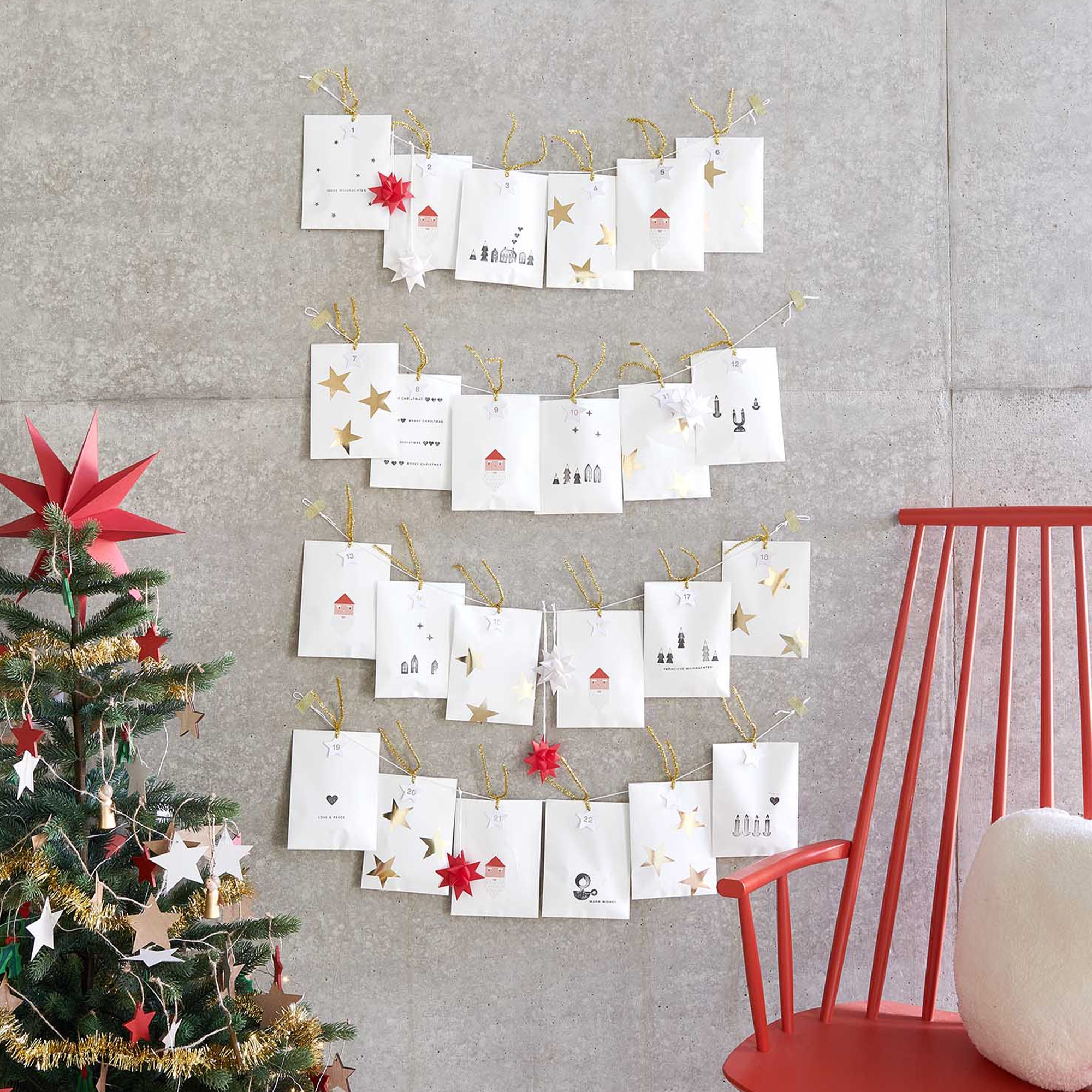 24 kleine Geschenktüten Flachbeutel mit Stickern, Weiß 24 kleine Geschenktüten Flachbeutel mit Stickern, Weiß