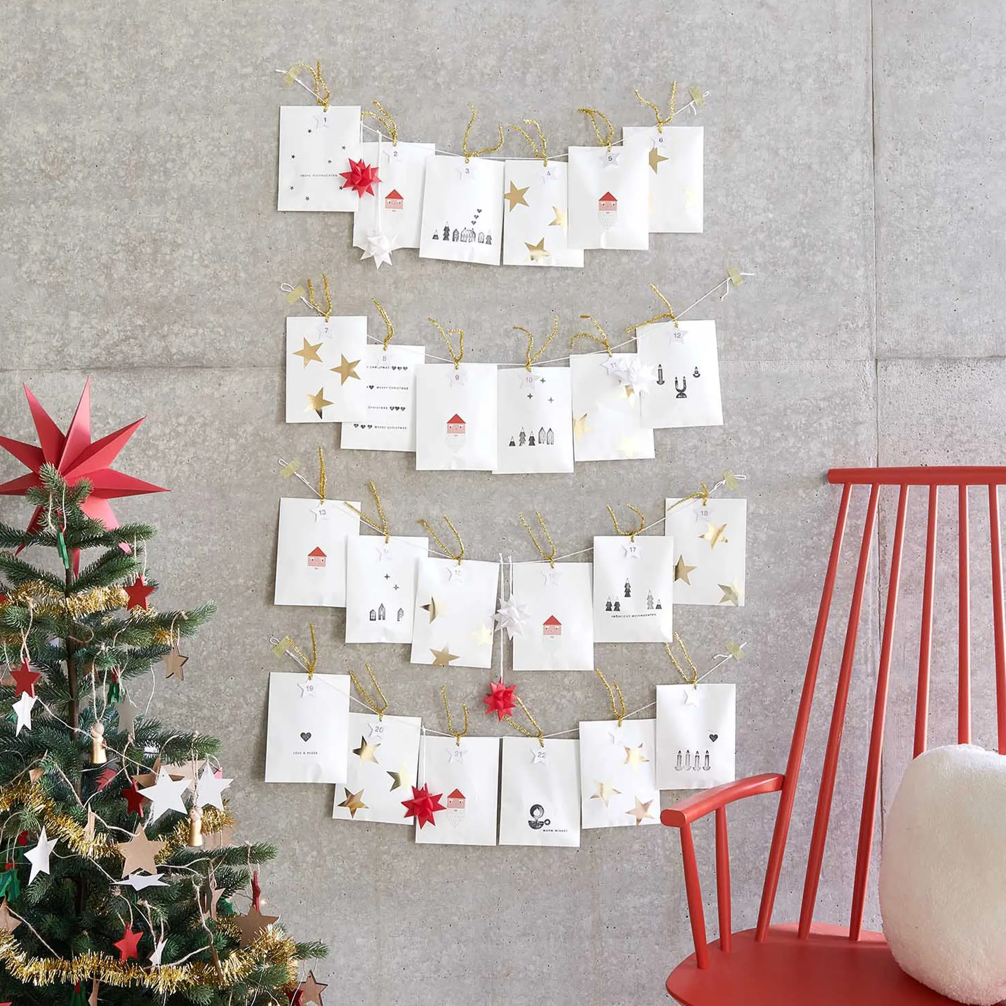 24 kleine Geschenktüten Flachbeutel mit Stickern, Weiß