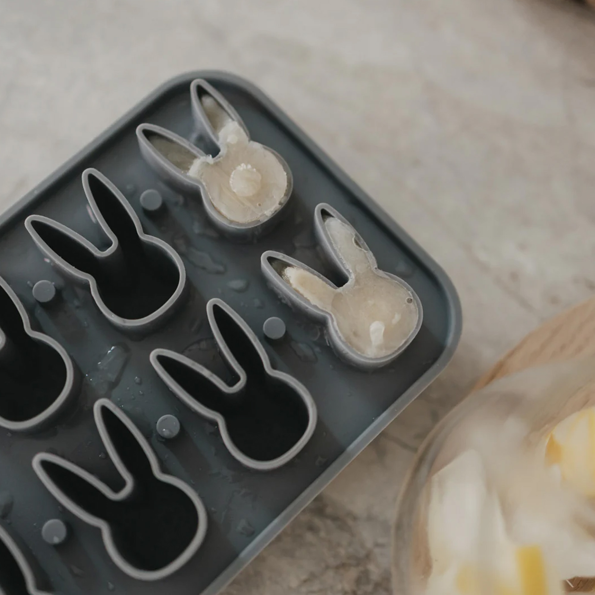 Eulenschnitt - Eiswürfelform "Hase" grau Backform, Häschenform, Kuchenform, Silikon, Mini-Backformen