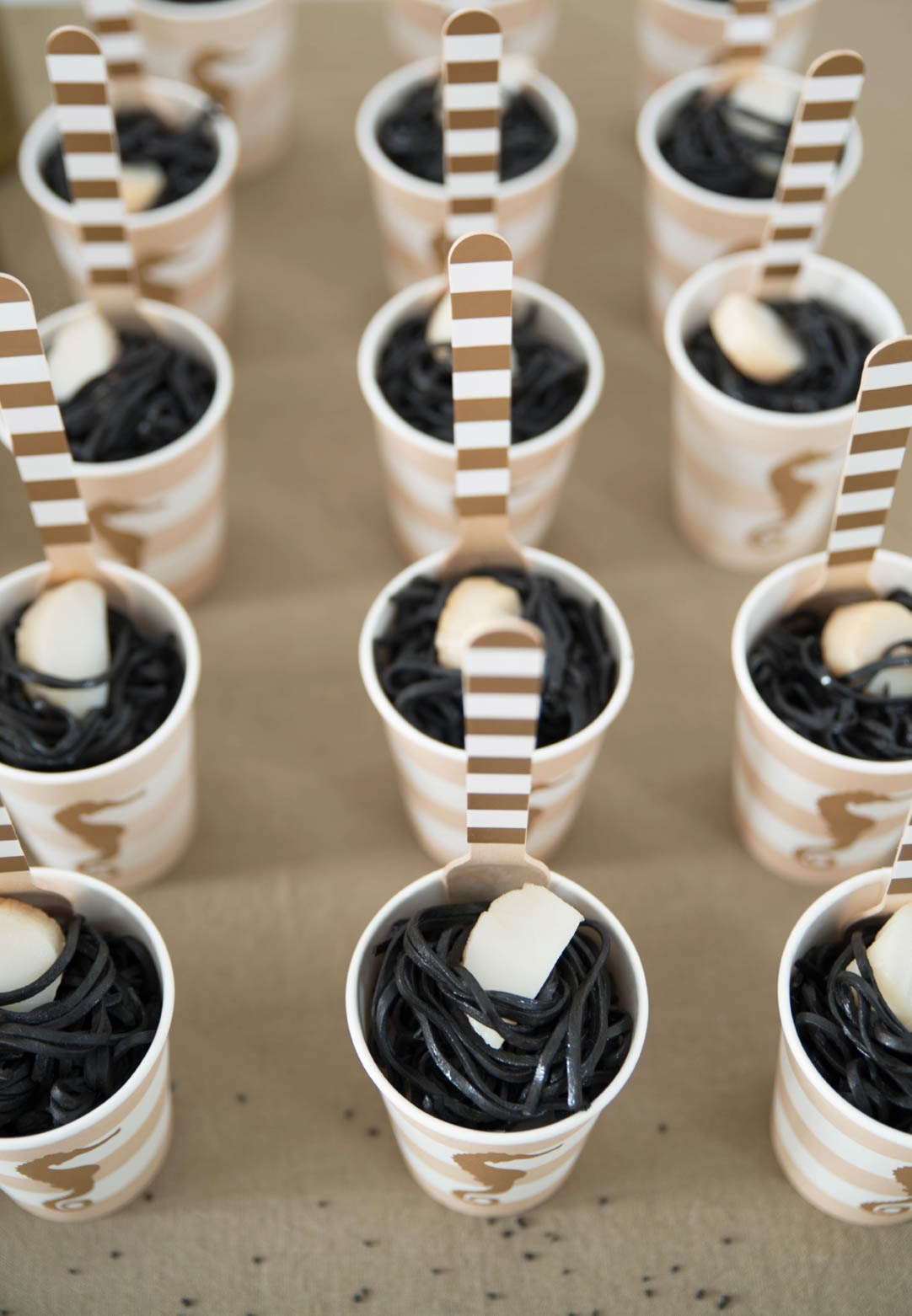 Seepferdchen - Holzbesteck Gestreift Weiß Gold 30 tlg. Seepferdchen - Holzbesteck Gestreift Weiß Gold 30 tlg.