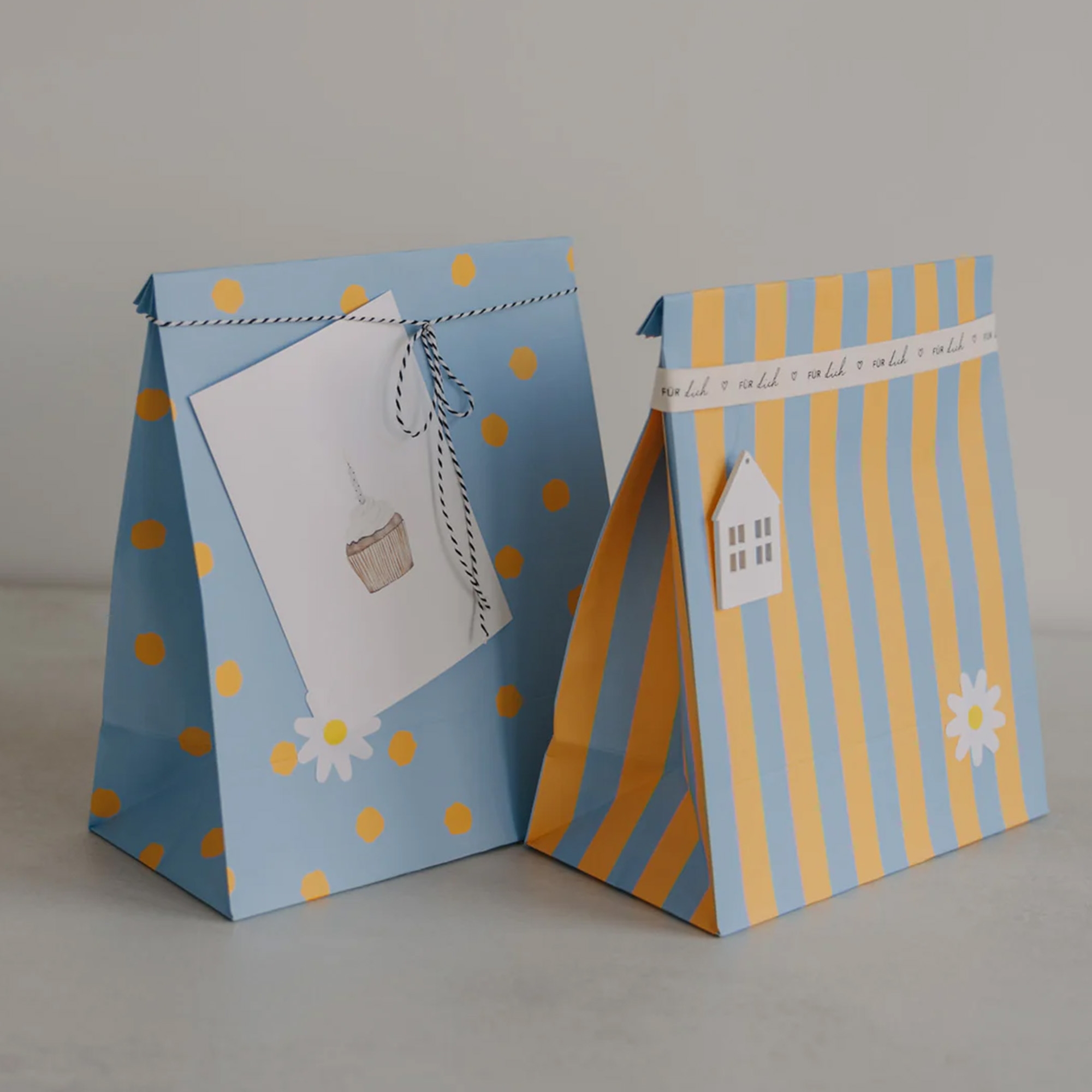 Geschenktüte, Papiertüte, Geburtstag, Blumenmuster, Streifenmuster