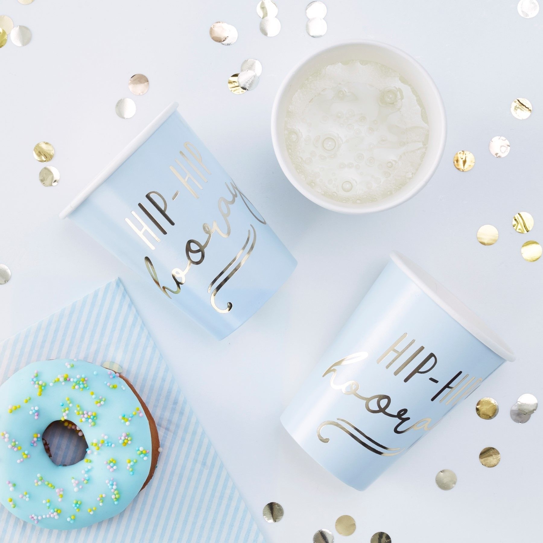 Pick & Mix - 8 pastellblaue "HIP-HIP hooray" Pappbecher Pick & Mix - 8 pastellblaue "HIP-HIP hooray" Pappbecher