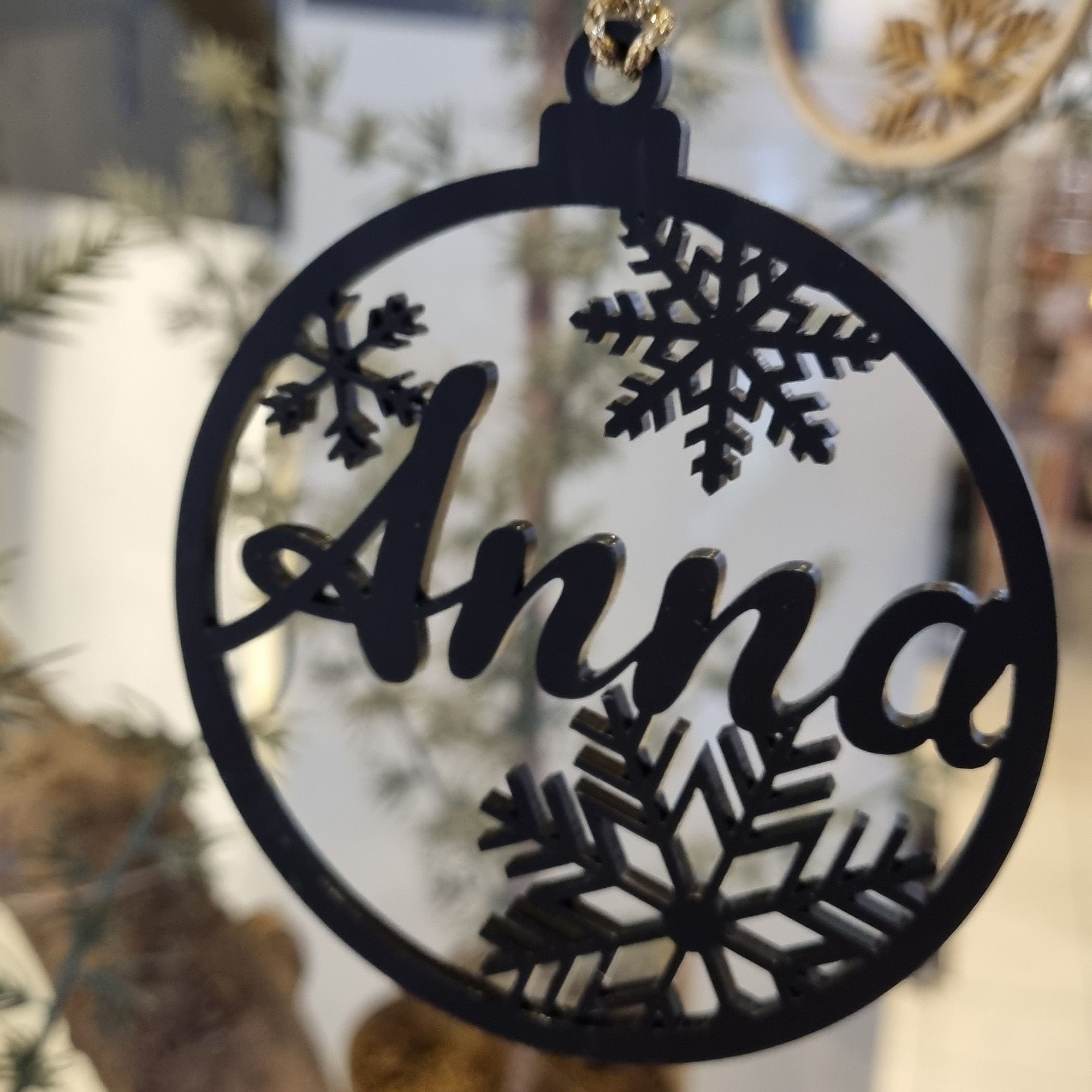 Geschenkanhänger Baumkugel "Name" aus Acryl Schwarz