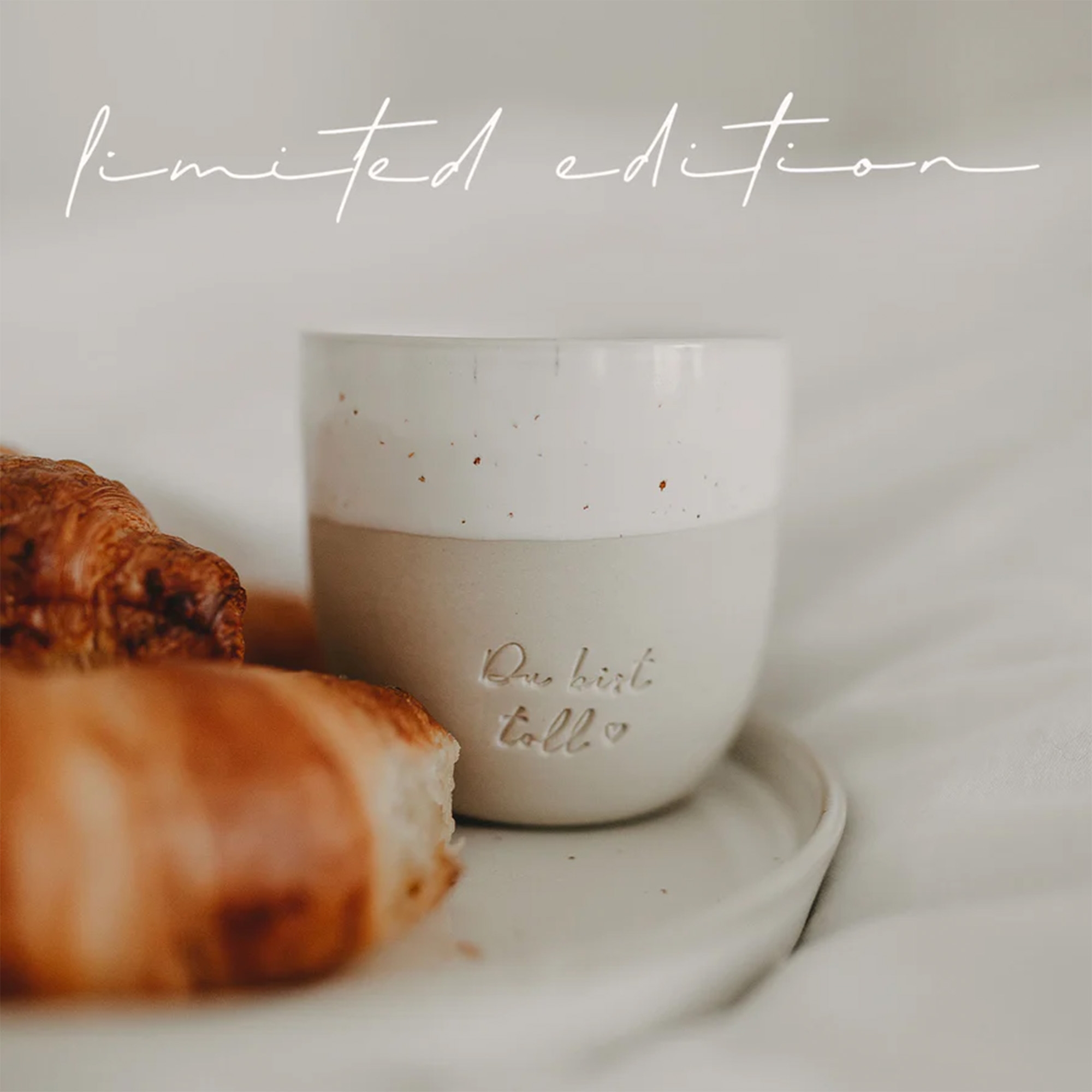 Eulenschnitt - Kleiner Steingut-Becher "Du bist toll" Limited Edition Eulenschnitt - Kleiner Steingut-Becher "Du bist toll" Limited Edition