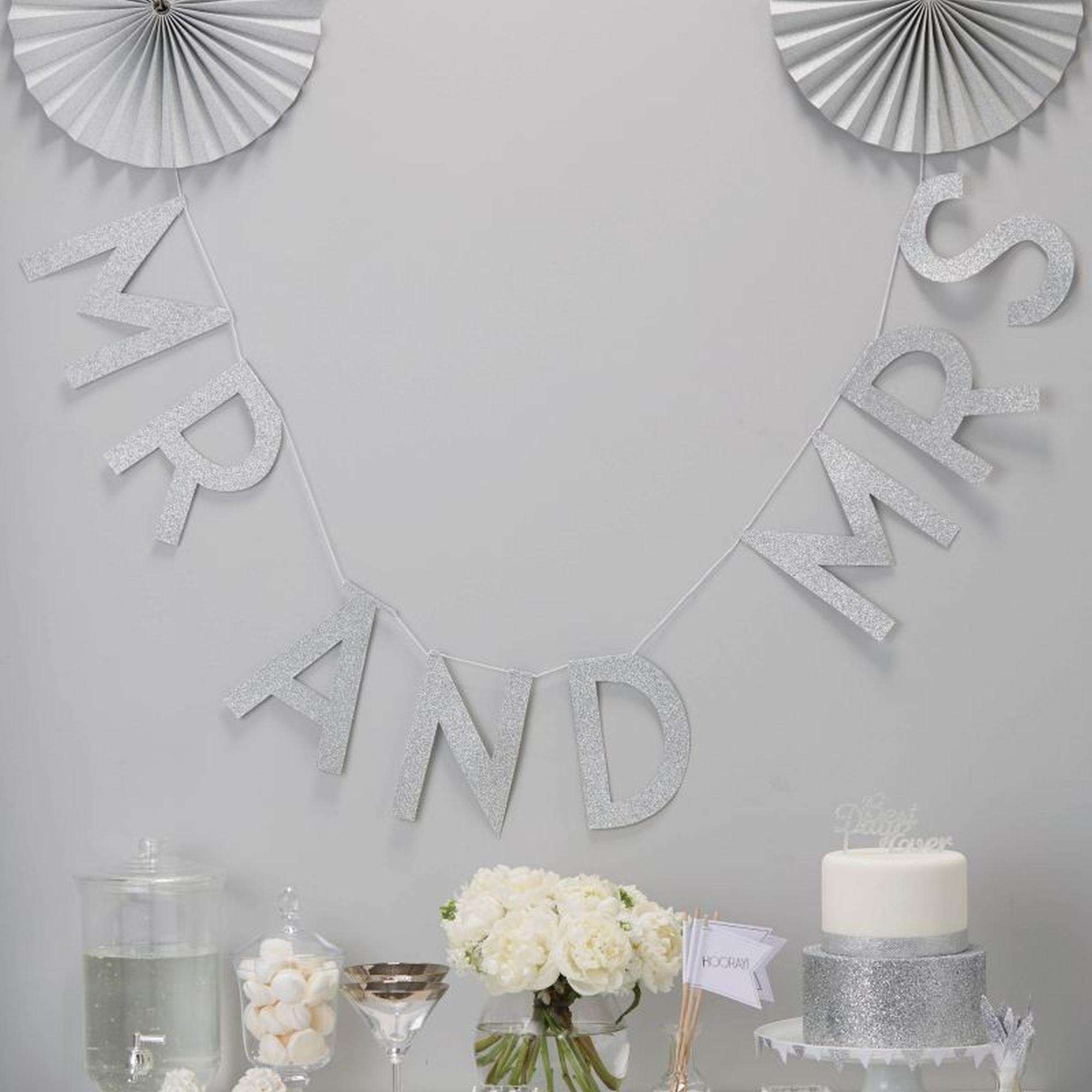 Metallic Perfection - Silber Glitzer Mr. And Mrs. Girlande