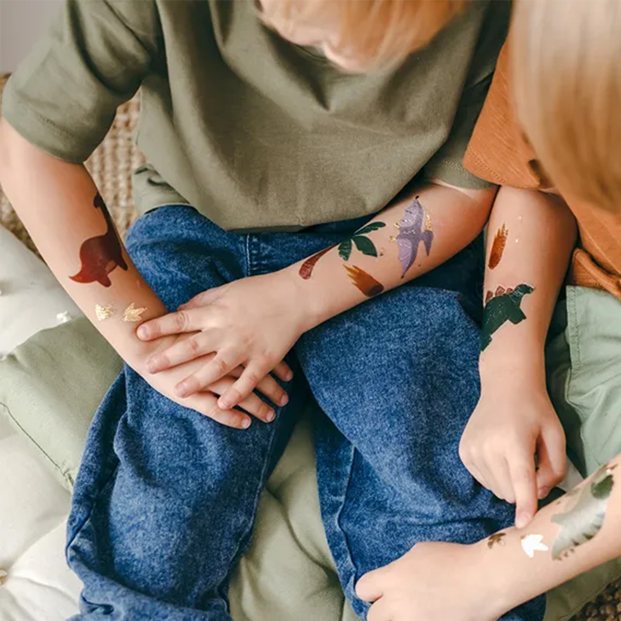 Abwaschbare Tattoos "Dinosaurier" Bekleidung, Hosen, Jeanshose