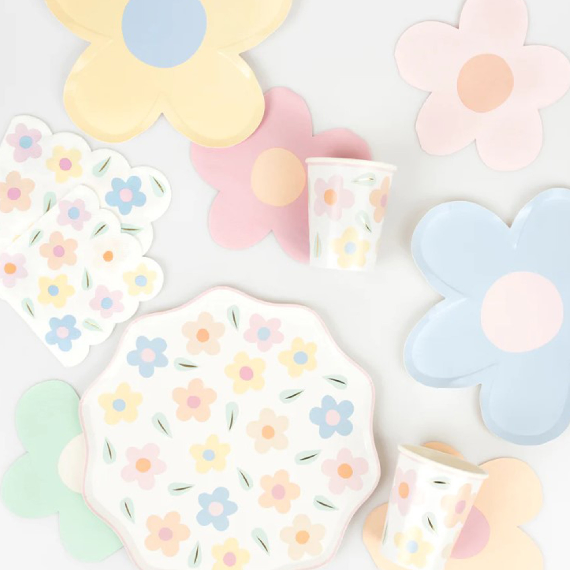 Meri Meri - 8 Pappteller mit vielen "Gänseblümchen" klein Meri Meri - 8 Pappteller mit vielen "Gänseblümchen" klein