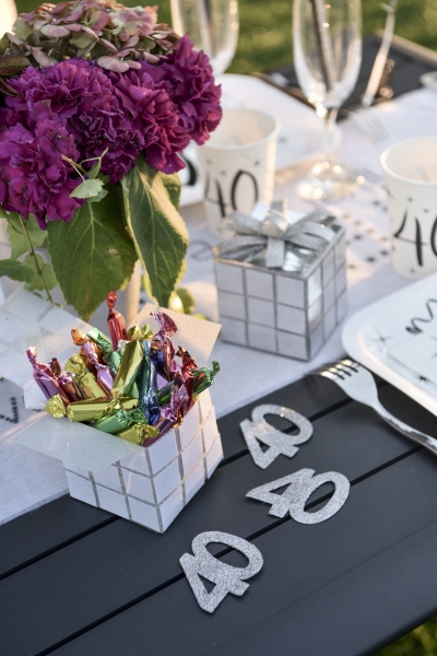 Glitzerkonfetti "18", Silber, 6 Teile Glitzerkonfetti "18", Silber, 6 Teile