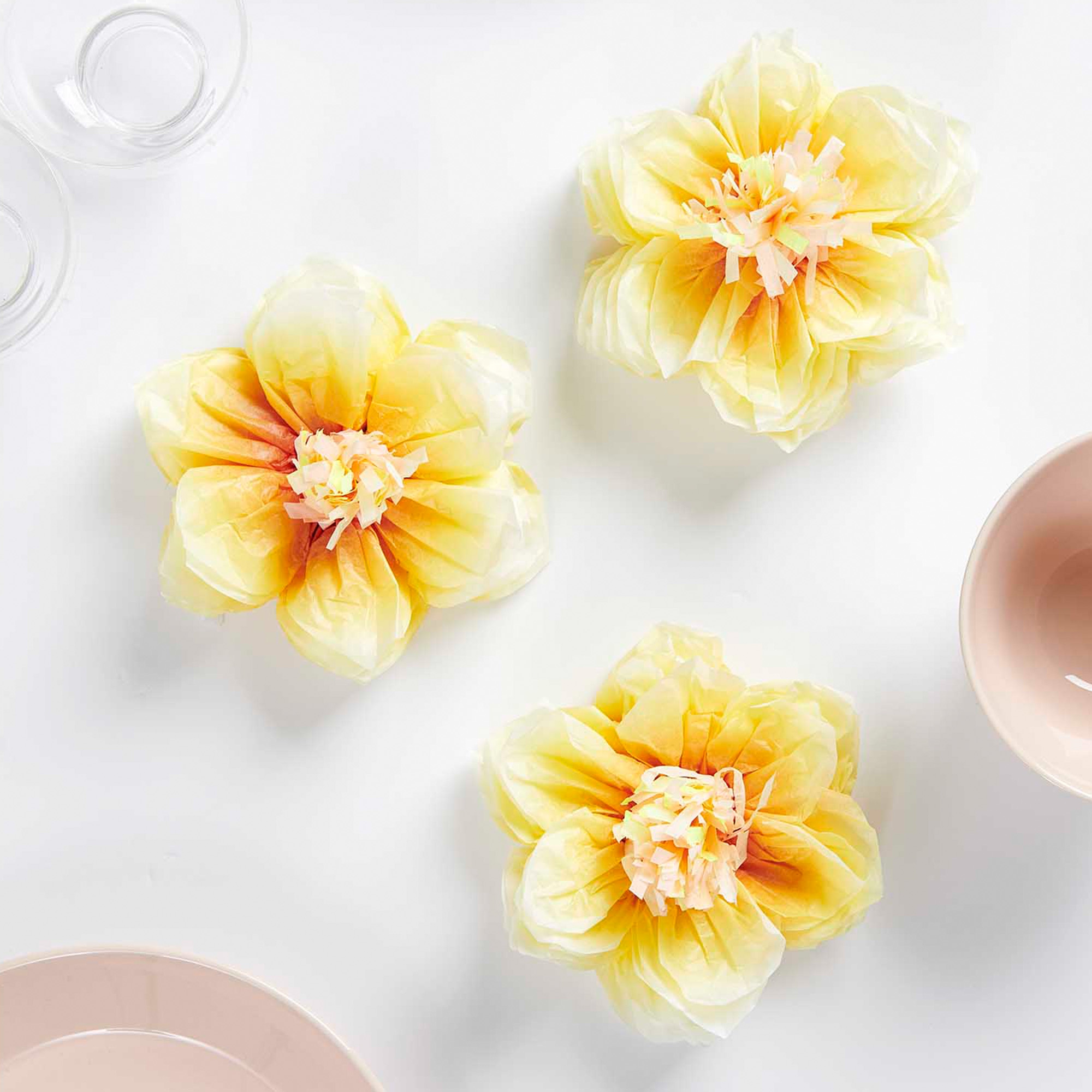 3 Blumen aus Seidenpapier, Osterglocken 3 Blumen aus Seidenpapier, Osterglocken