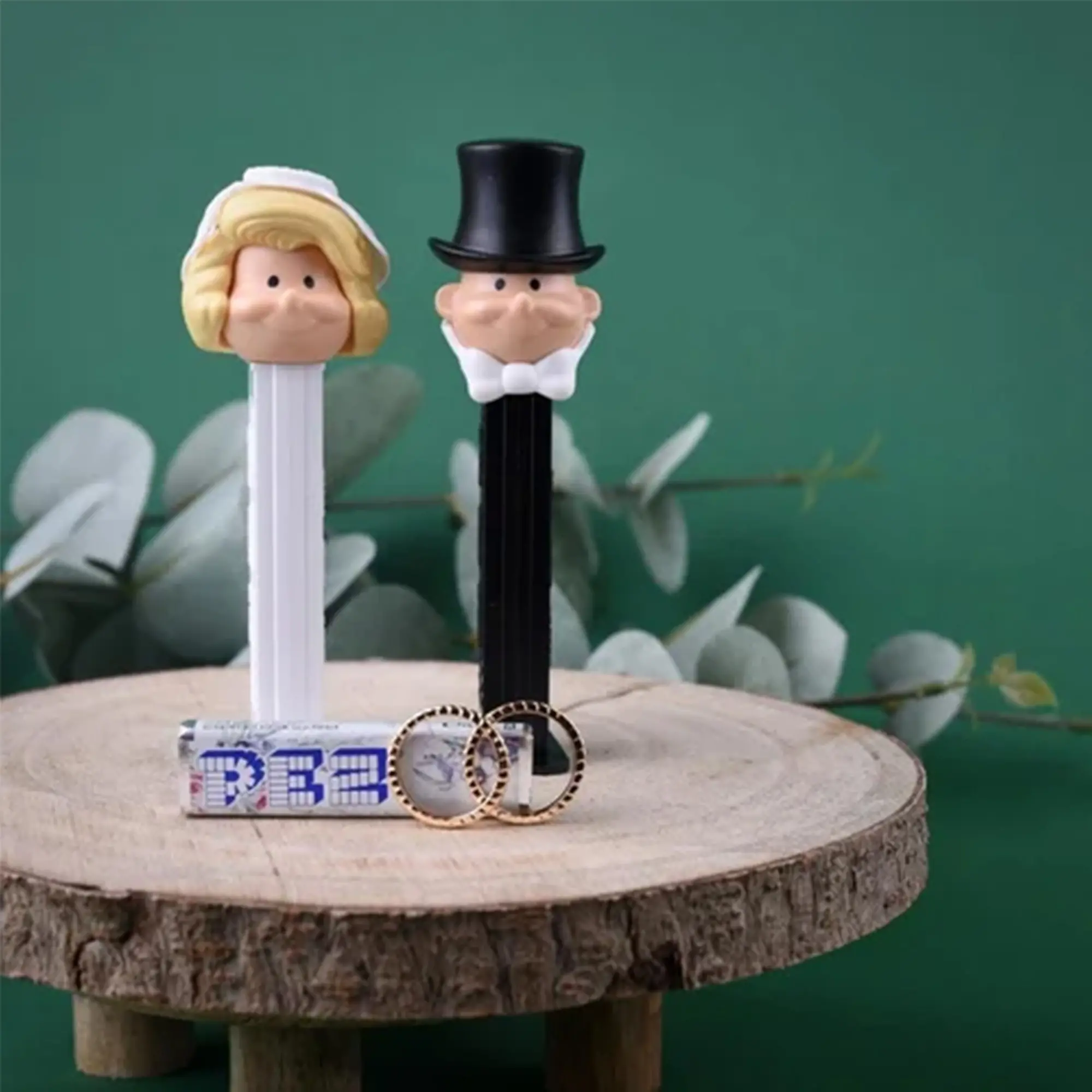 PEZ - Brautpaar inklusive Bonbons "Braut blond & Bräutigam" Spender & Bonbons