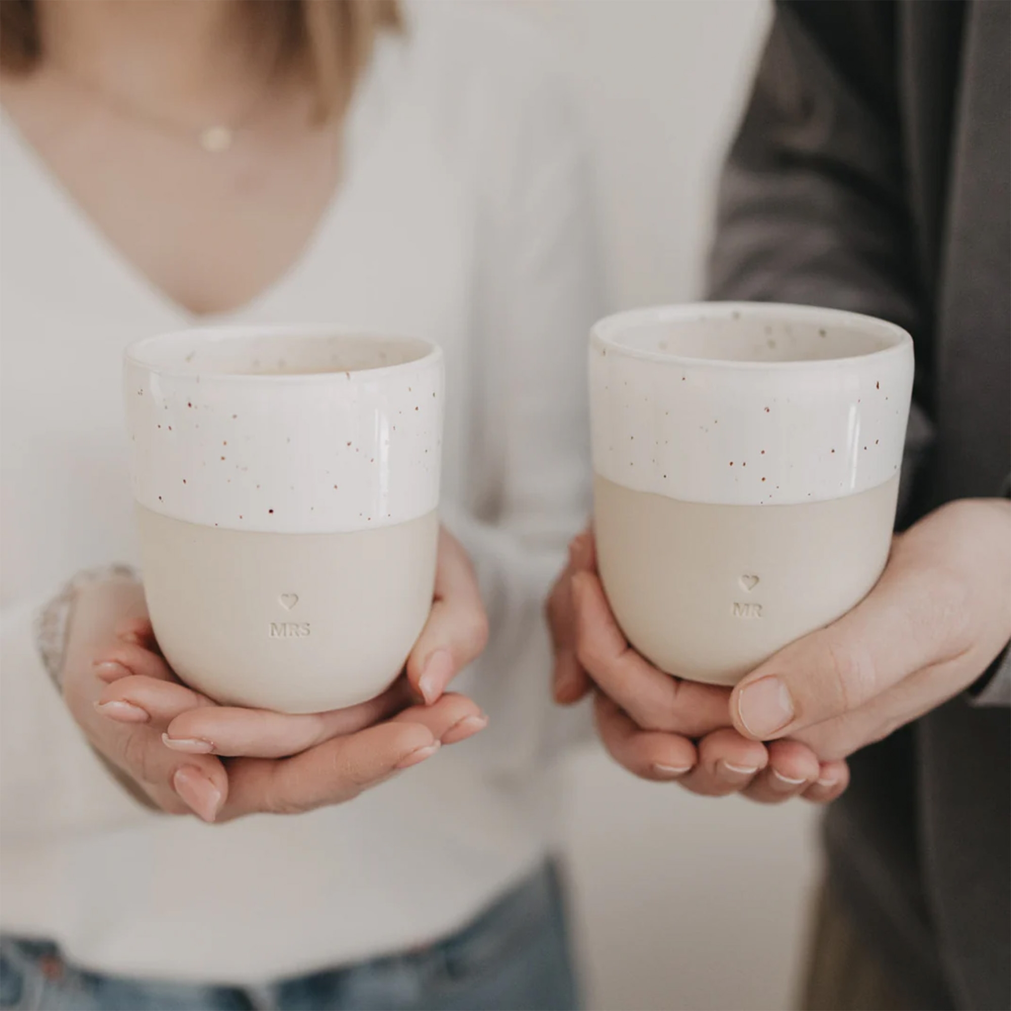 becher, keramik, marmorierte oberfläche, pärchenbecher, grau-weiß