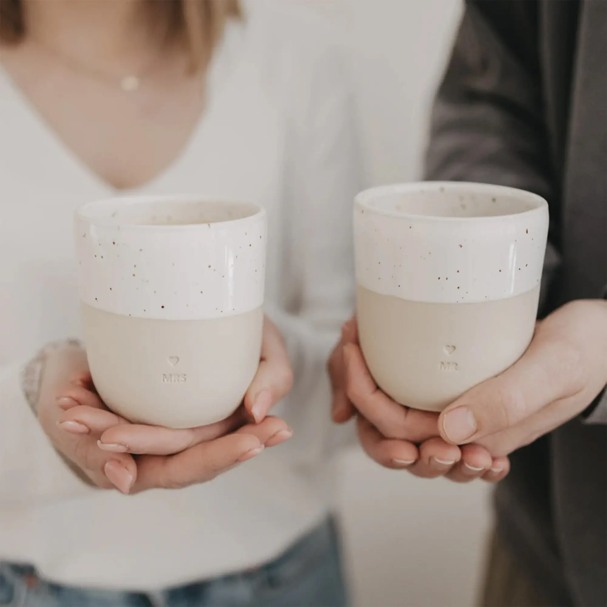 becher, keramik, marmorierte oberfläche, pärchenbecher, grau-weiß