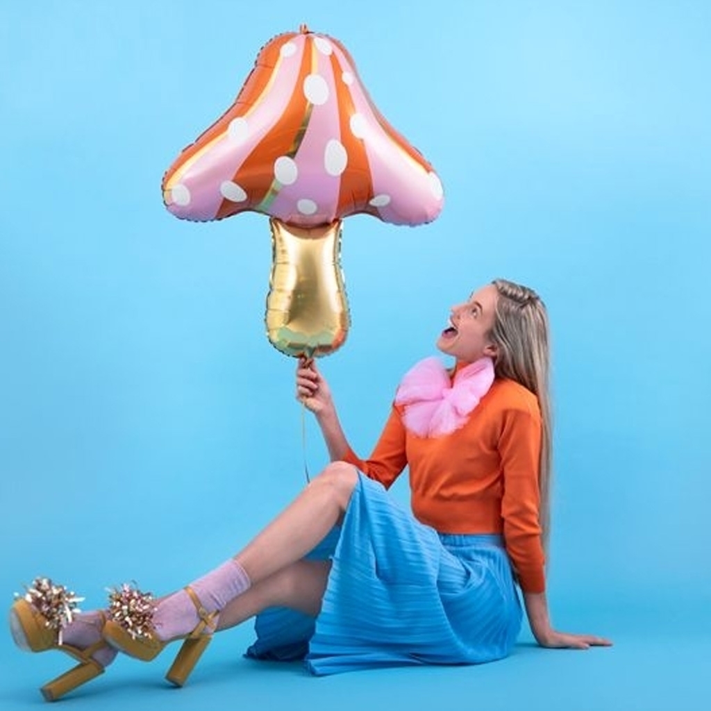 ballon, pilzformballon, mädchen, outfit, rosa schal