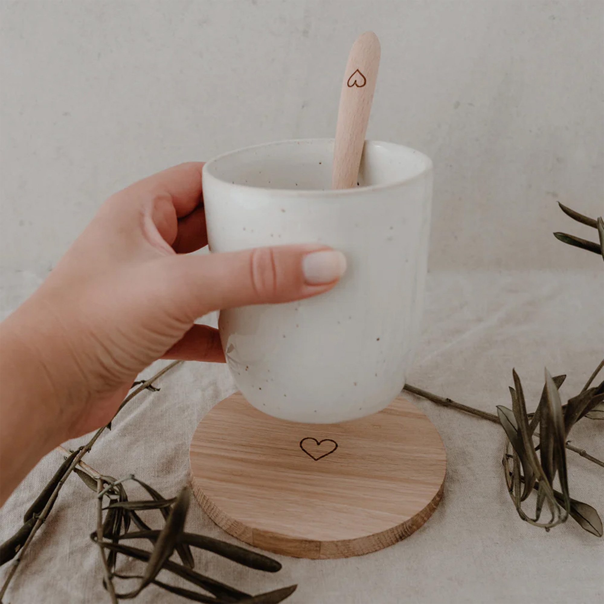 Eulenschnitt - Untersetzer aus Eiche "Herz" Eulenschnitt - Untersetzer aus Eiche "Herz"