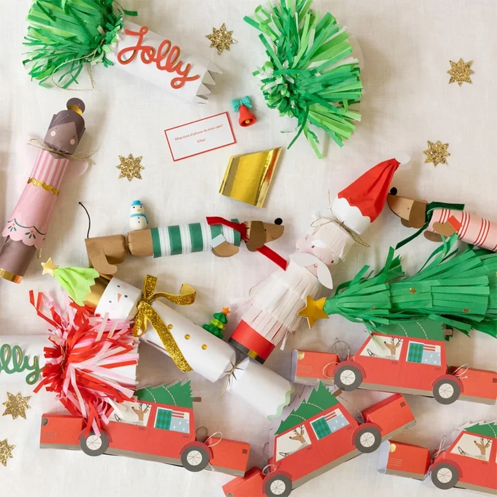 weihnachtsdeko, papierkonfetti, torte, hänger, spielzeugauto