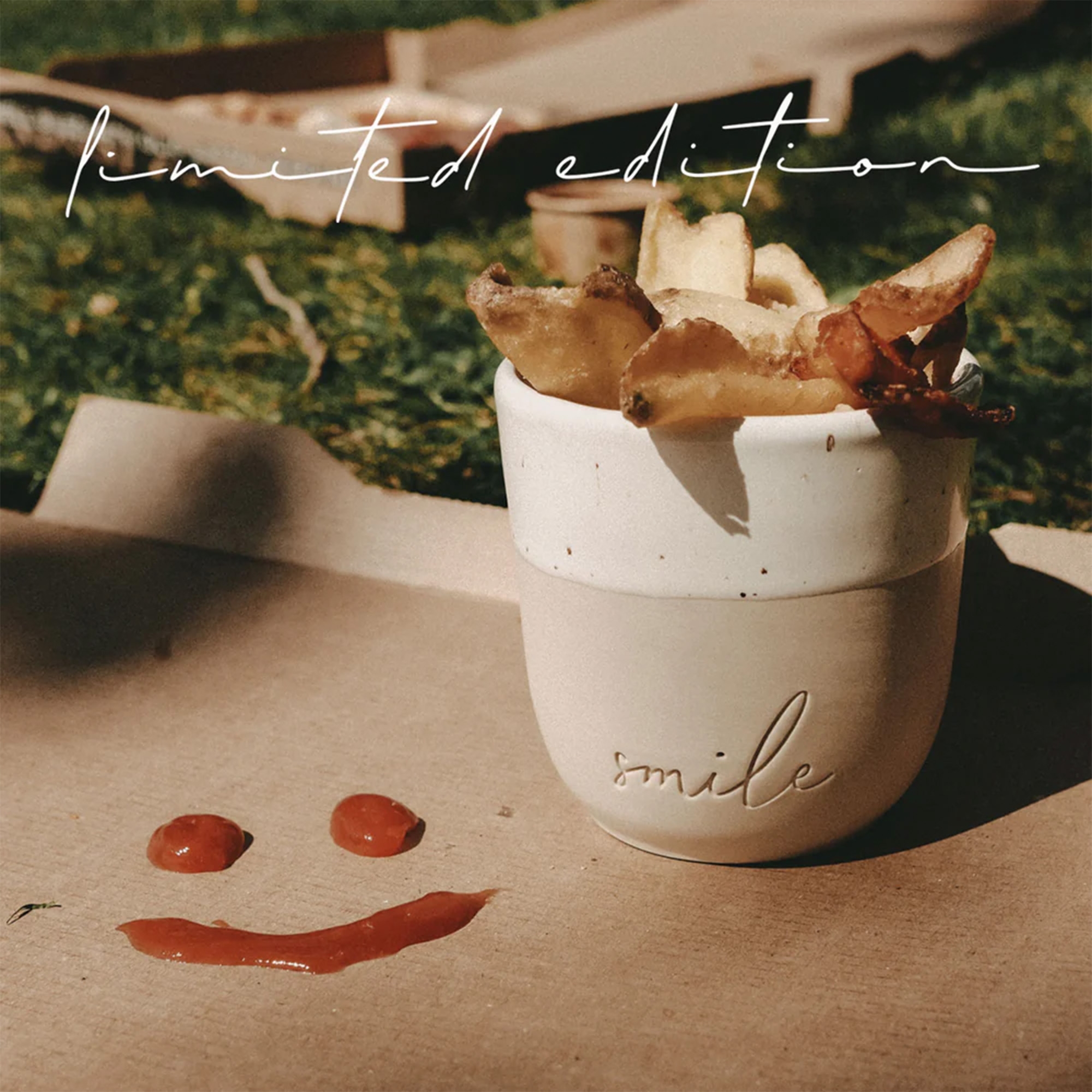 Eulenschnitt - Steingut-Becher "Smile" Limited Edition Eulenschnitt - Steingut-Becher "Smile" Limited Edition