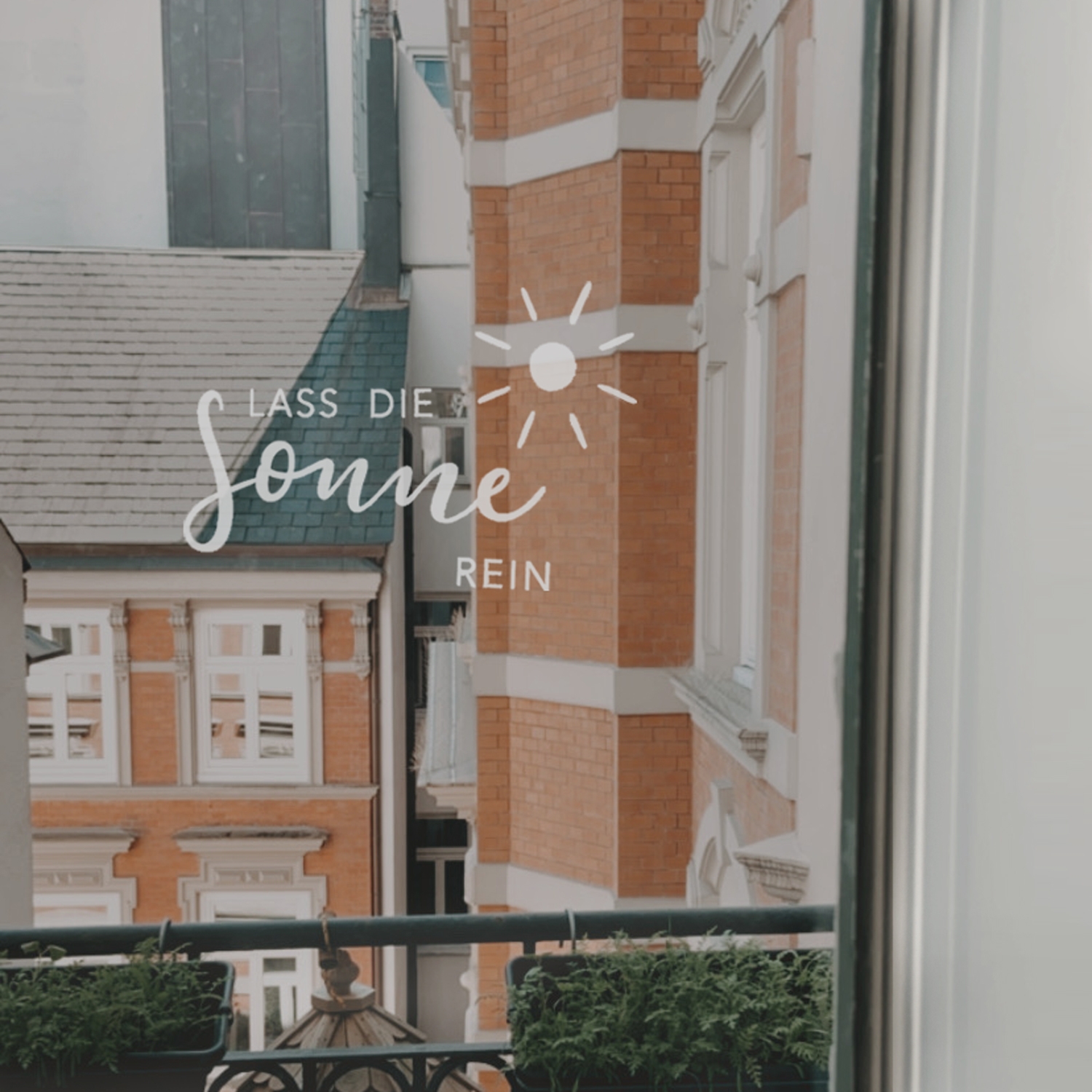 Eulenschnitt - Fenstersticker "Lass die Sonne rein" Eulenschnitt - Fenstersticker "Lass die Sonne rein"