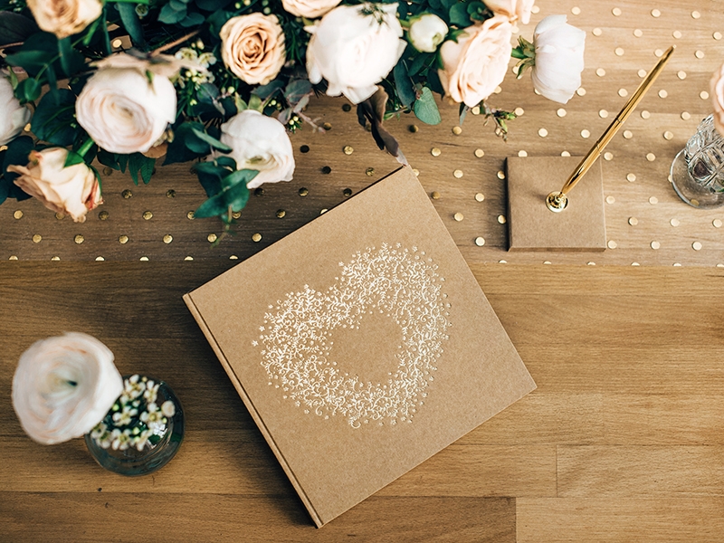 Gästebuch Kraftpapier mit goldenem Herz Gästebuch Kraftpapier mit goldenem Herz