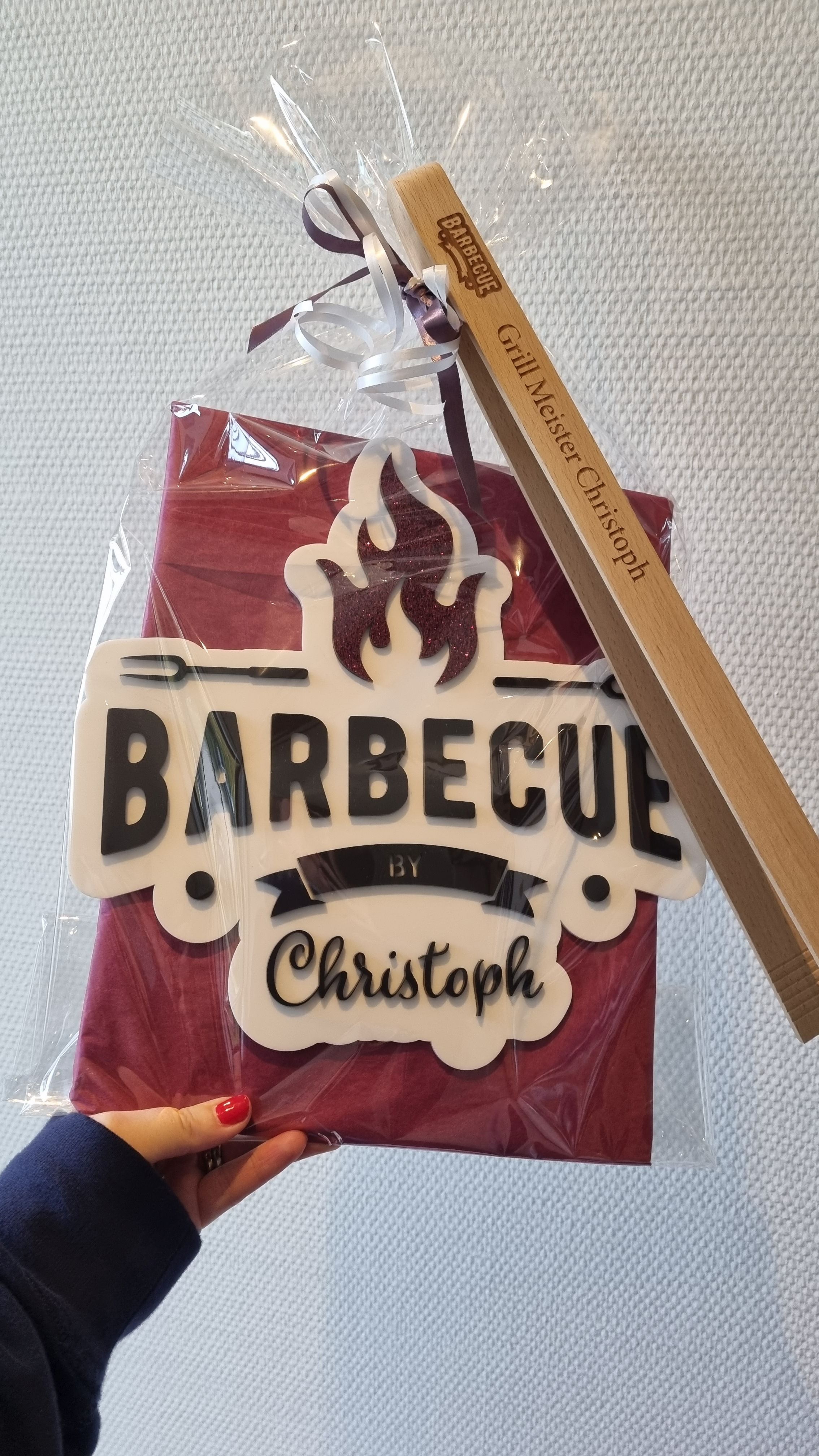 Schild "BARBECUE BY persönlicher Name" Acryl 30cm x 30cm Schild "BARBECUE BY persönlicher Name" Acryl 30cm x 30cm