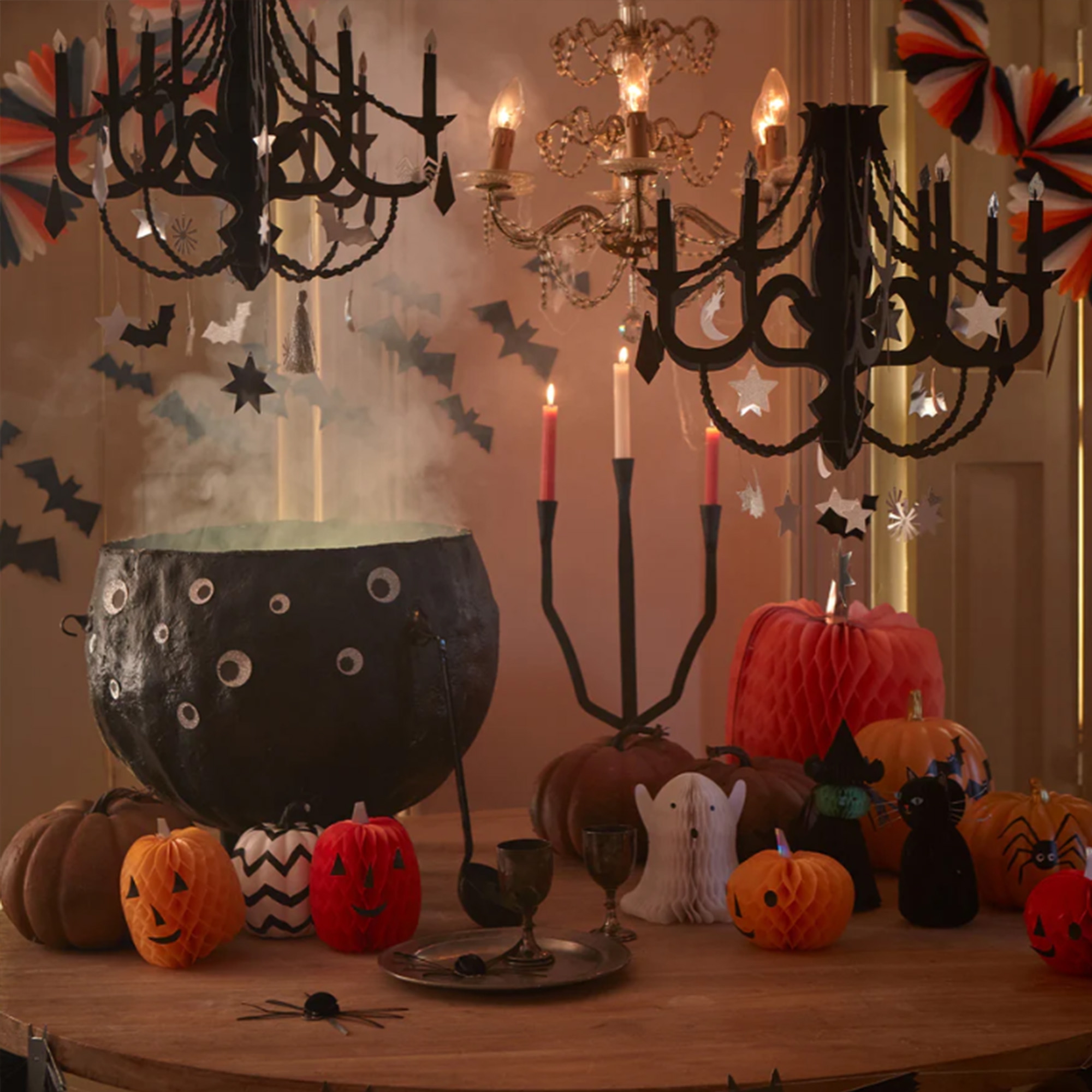 Meri Meri - Schwarzer Kronleuchter aus Papier Meri Meri - Schwarzer Kronleuchter aus Papier