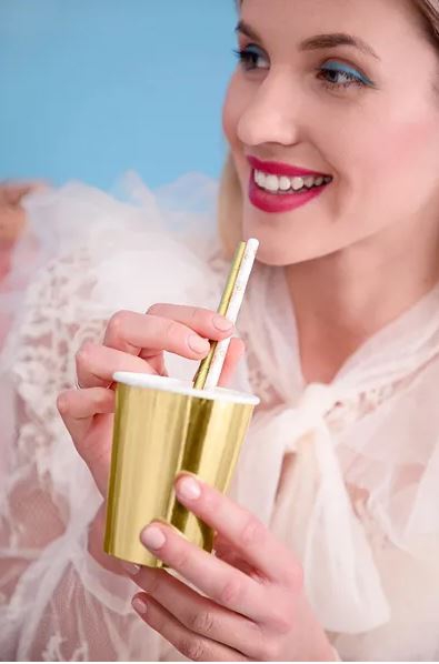 10 Papierstrohhalme, Weiß mit goldenen Blumen 10 Papierstrohhalme, Weiß mit goldenen Blumen