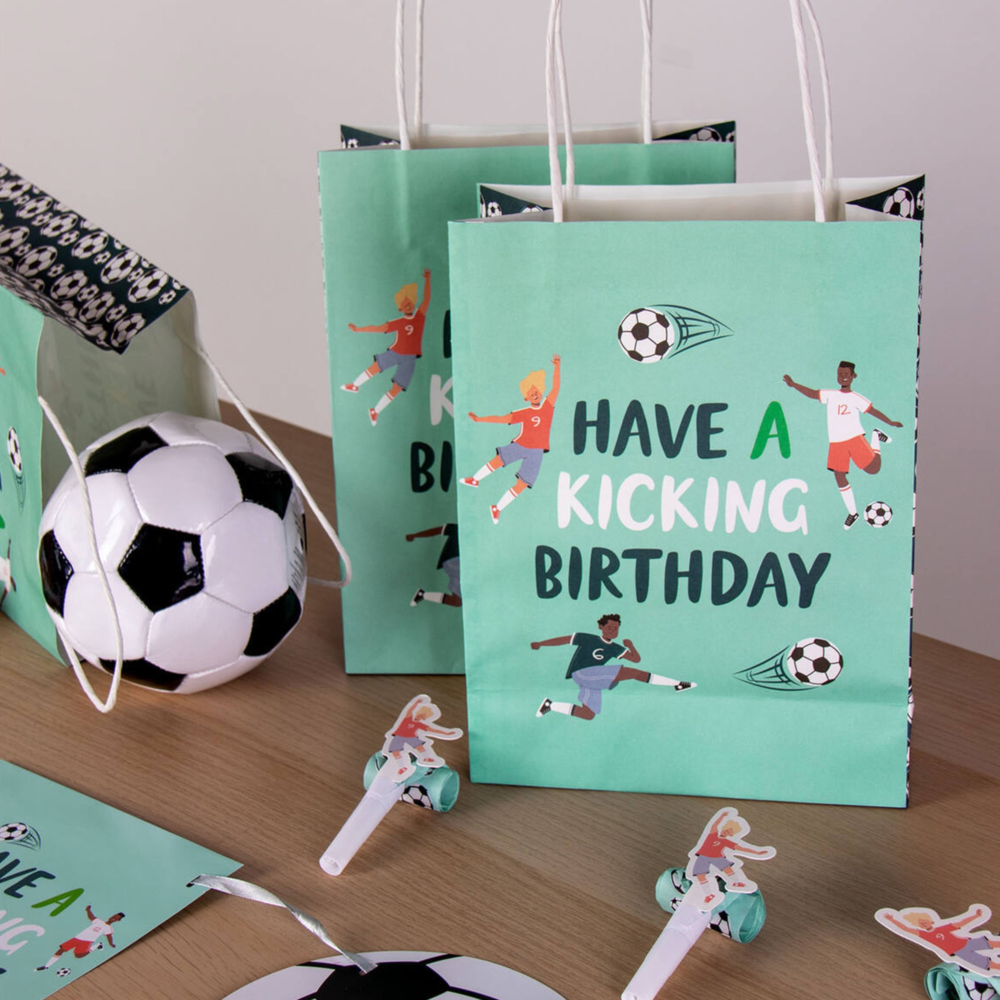 6 Geschenktüten "Fußball" 6 Geschenktüten "Fußball"