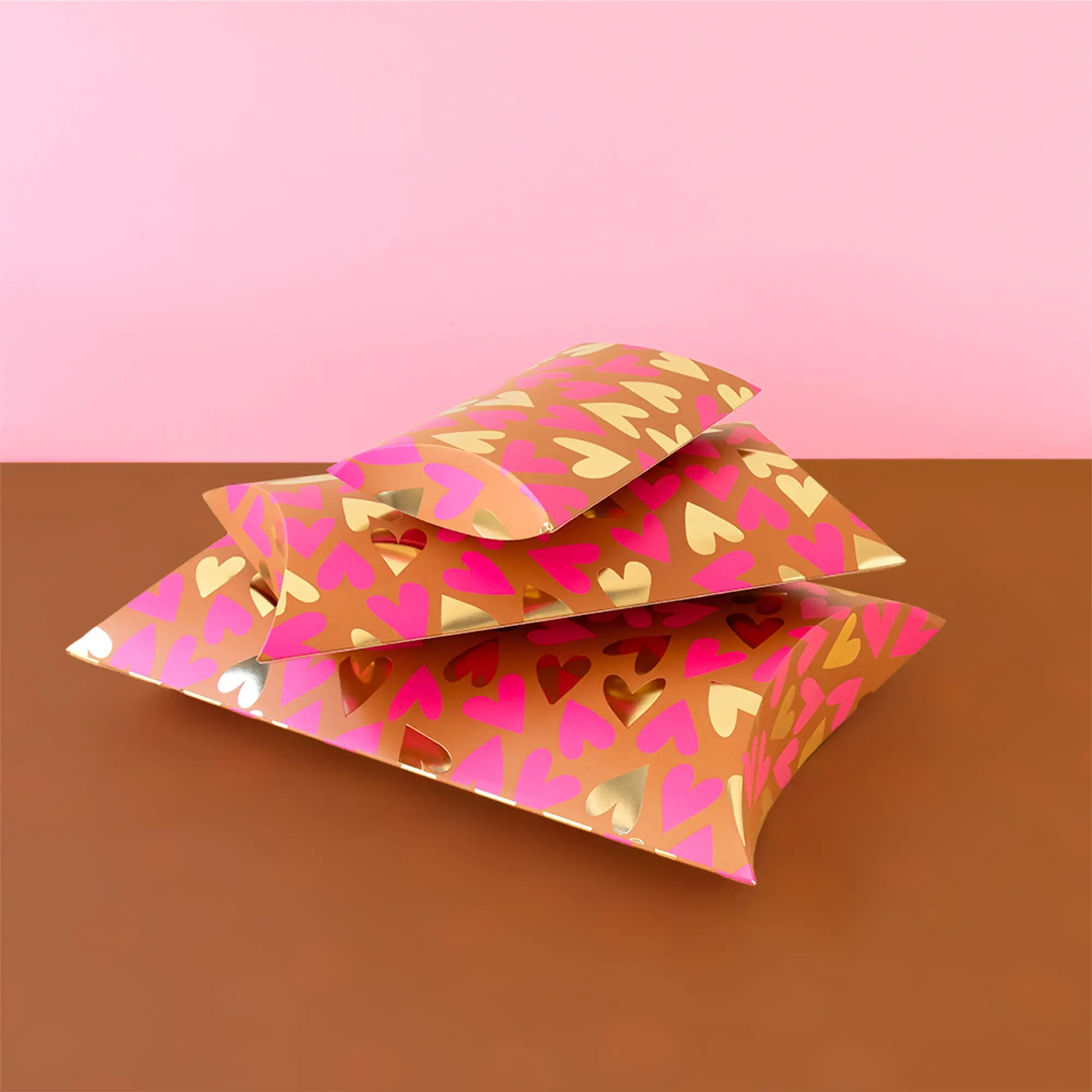 Geschenkschachtel M "Herzen" Pink