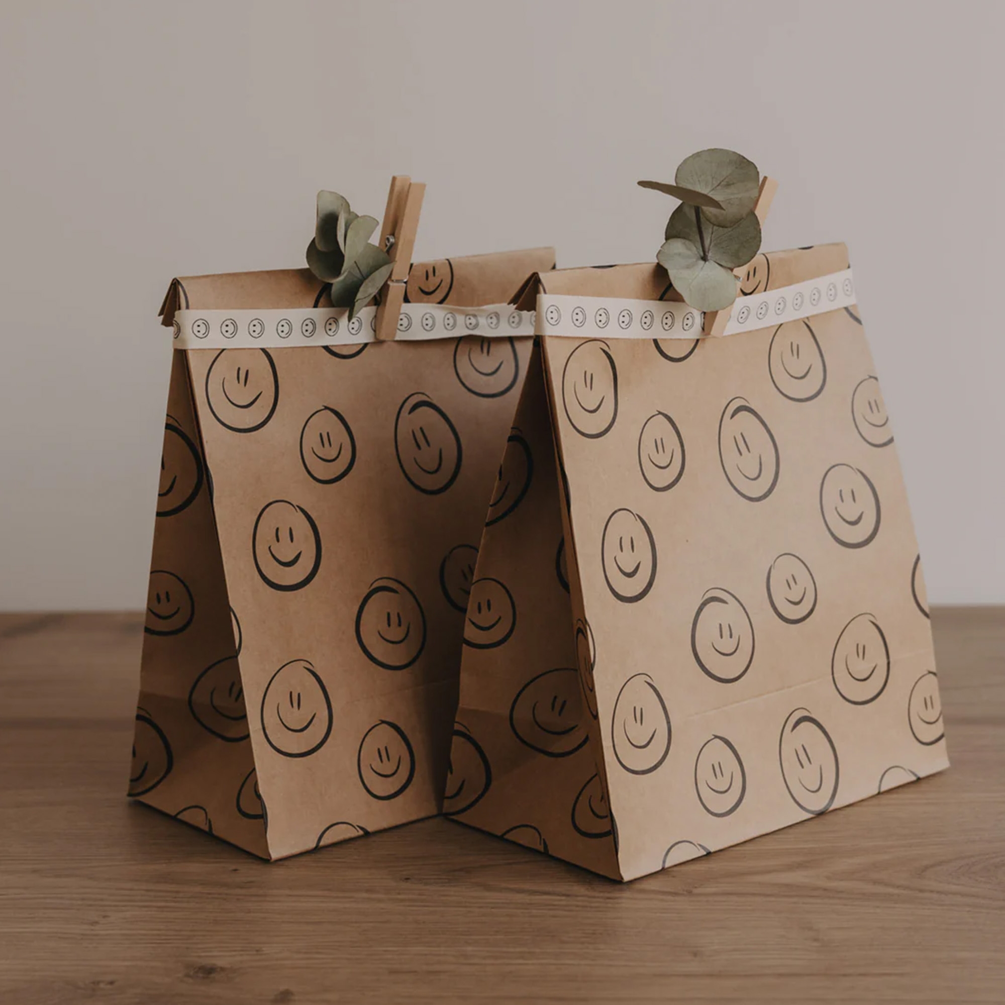 Papiertüte, Brottüte, Kaffeeverpackung, Smileys Muster, Clips mit Kleeblättern