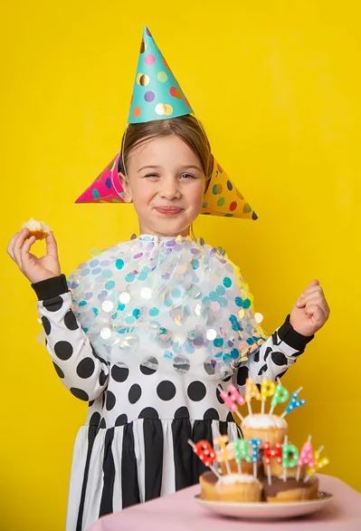 6 Partyhüte, Bunt mit Punkten