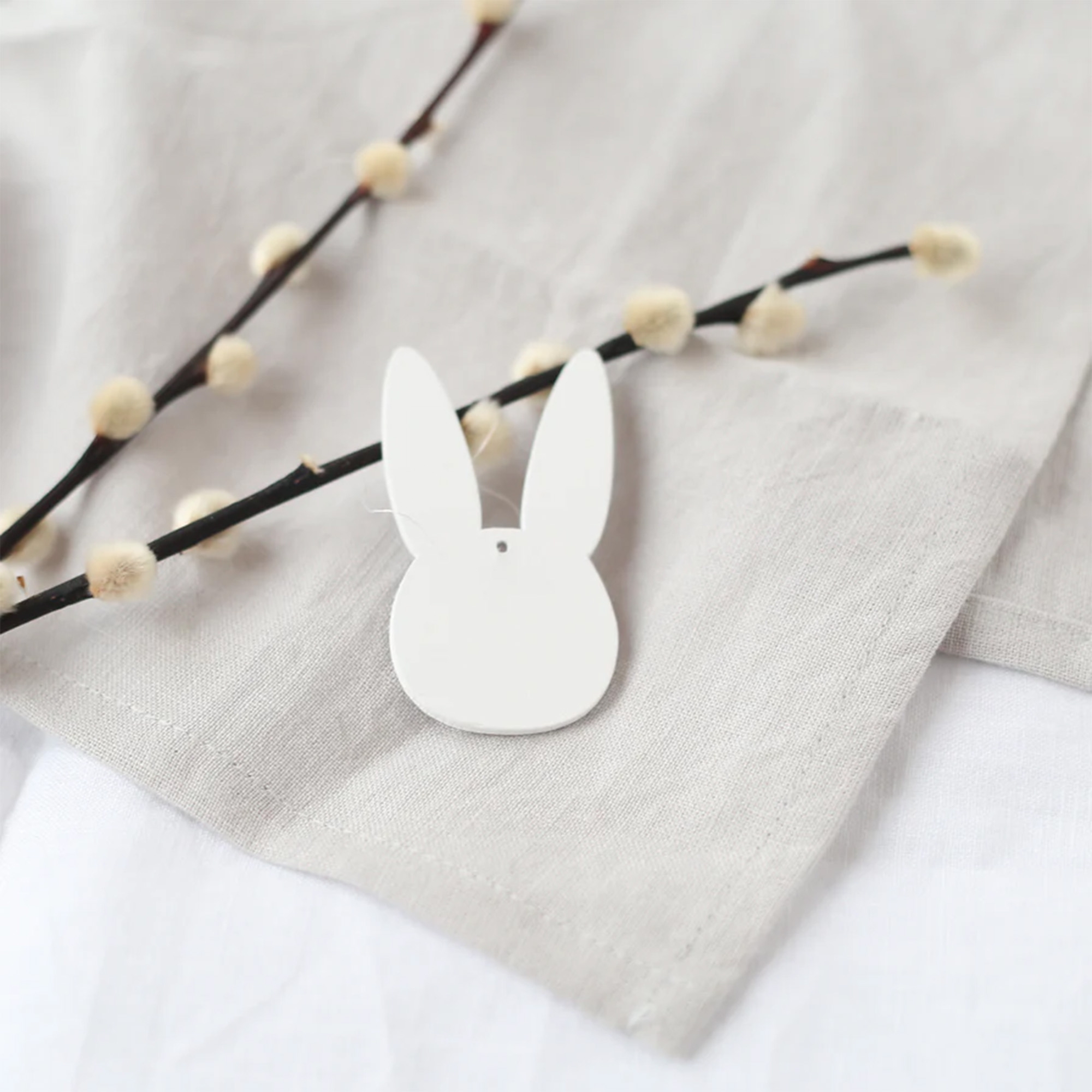 Eulenschnitt - 8 Holzanhänger "Hase" Weiß Eulenschnitt - 8 Holzanhänger "Hase" Weiß