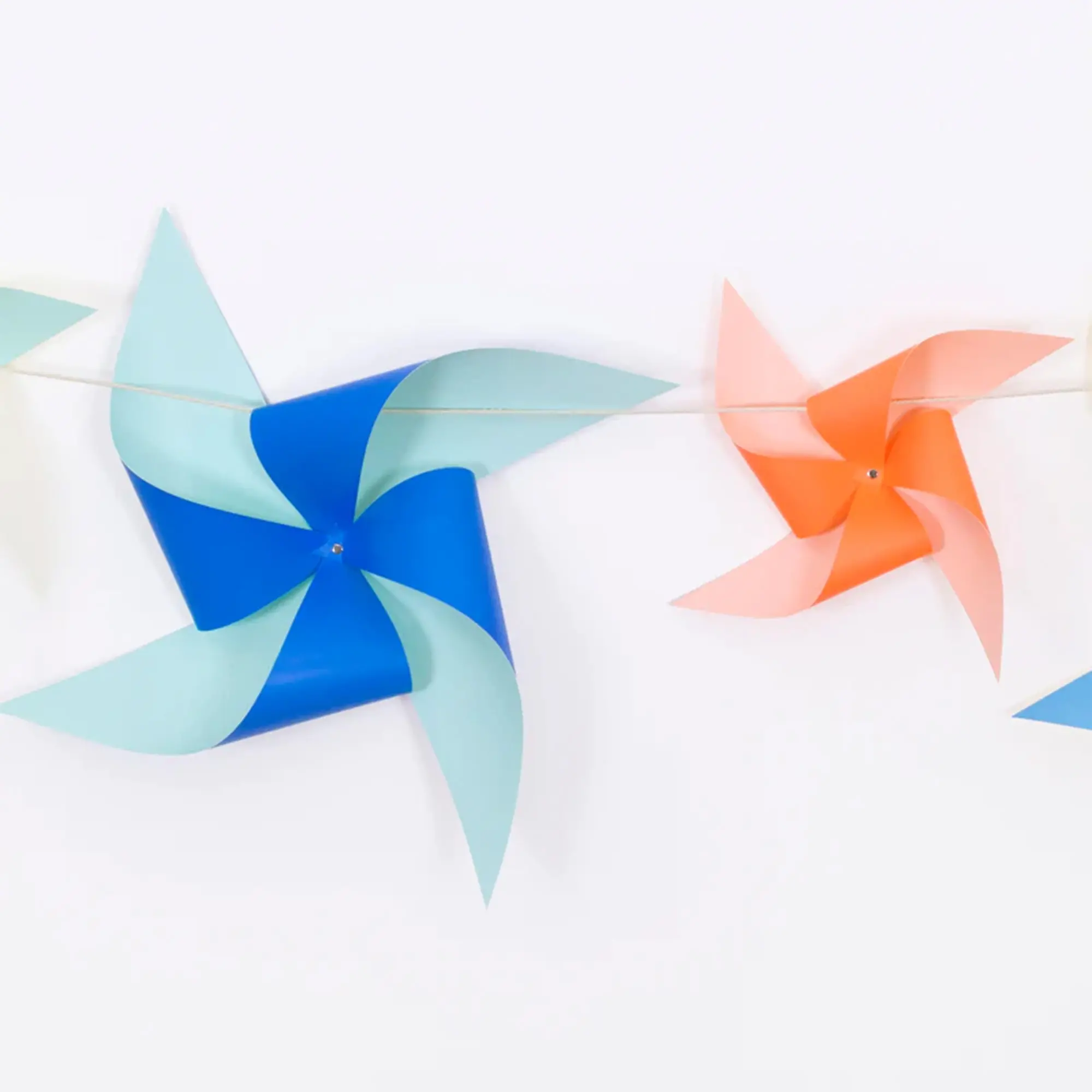 Windrädchen, Papier-Windrad, blaues Windrädchen, oranges Windrad, Papierkunst