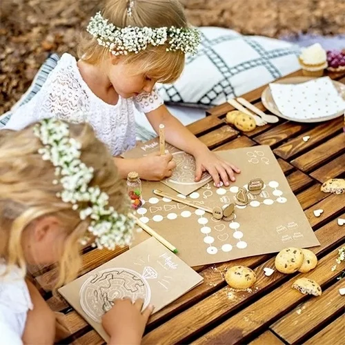 kinder, outdoor, basteln, pappe, aufkleberkunst