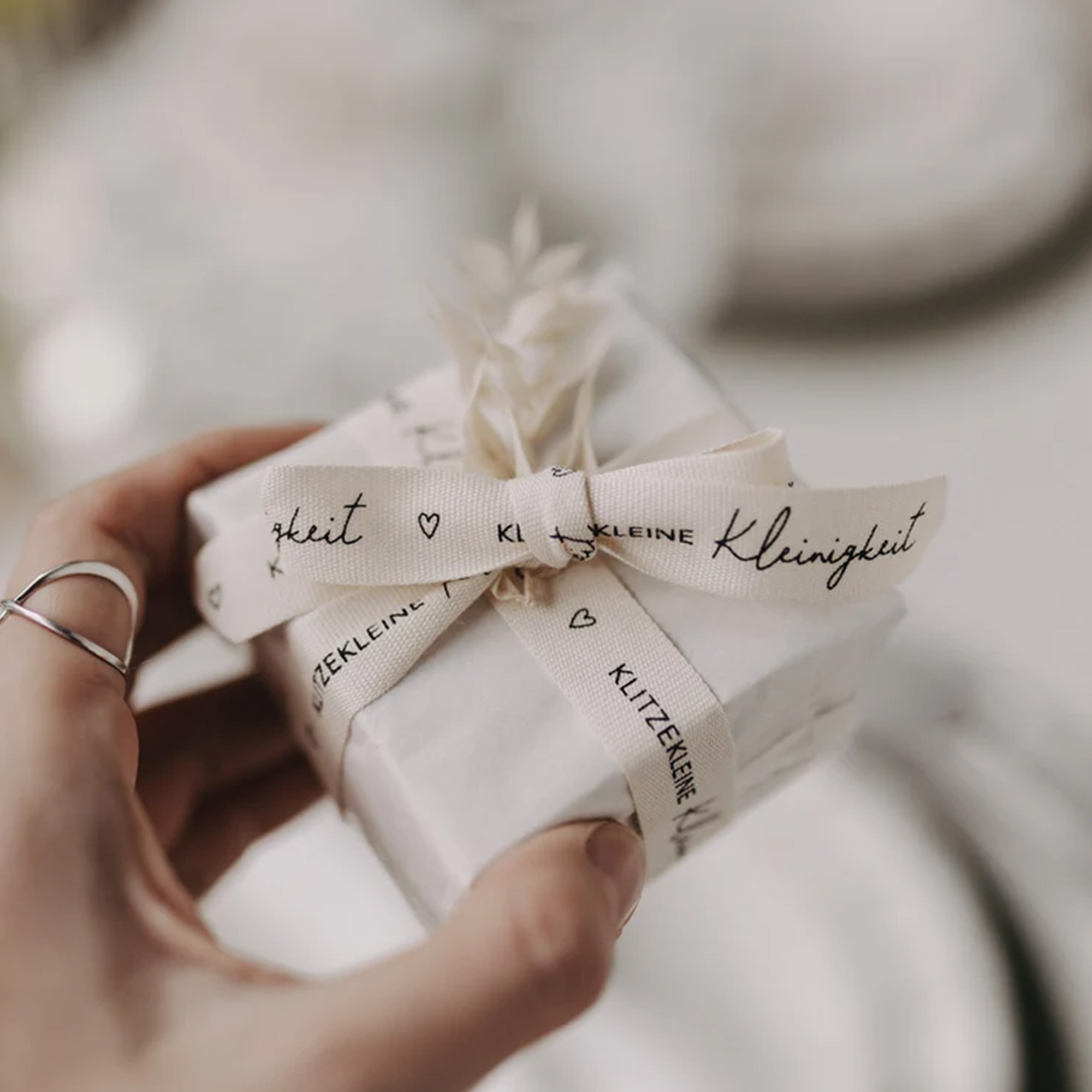 Eulenschnitt - Geschenkband "Klitzekleine Kleinigkeit" 5 m Geschenkverpackung, Schleife, Knoten, Papierverpackung, Kleidung?