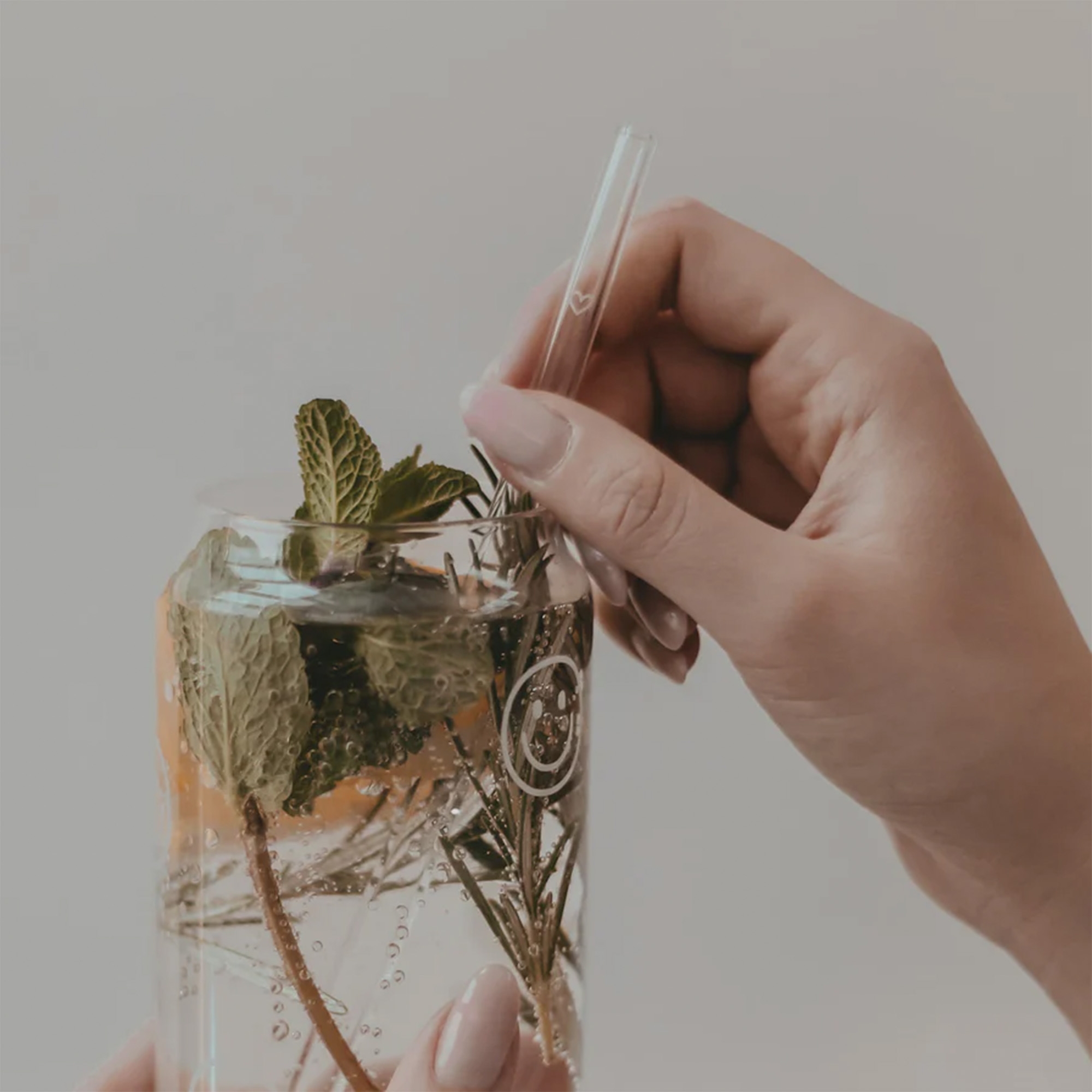 Eulenschnitt - Glasstrohhalme "Herz" mit Reinigungsbürste - 4er Set Eulenschnitt - Glasstrohhalme "Herz" mit Reinigungsbürste - 4er Set