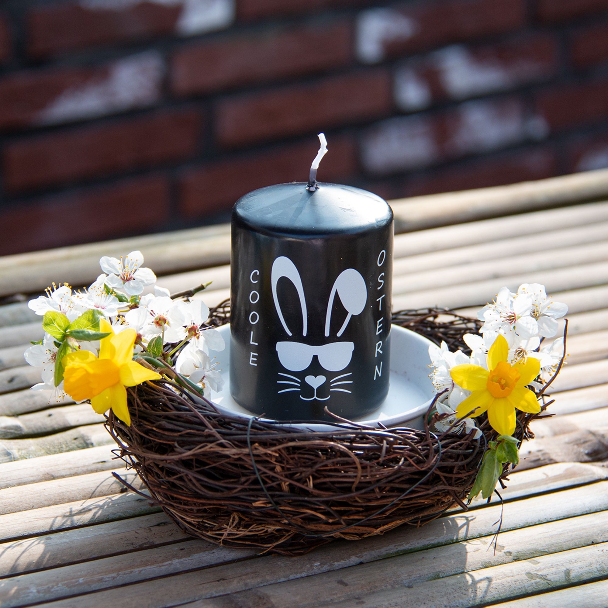 Stumpenkerze Schwarz "Coole Ostern" Blume, Pflanze, Blumen-Arrangement